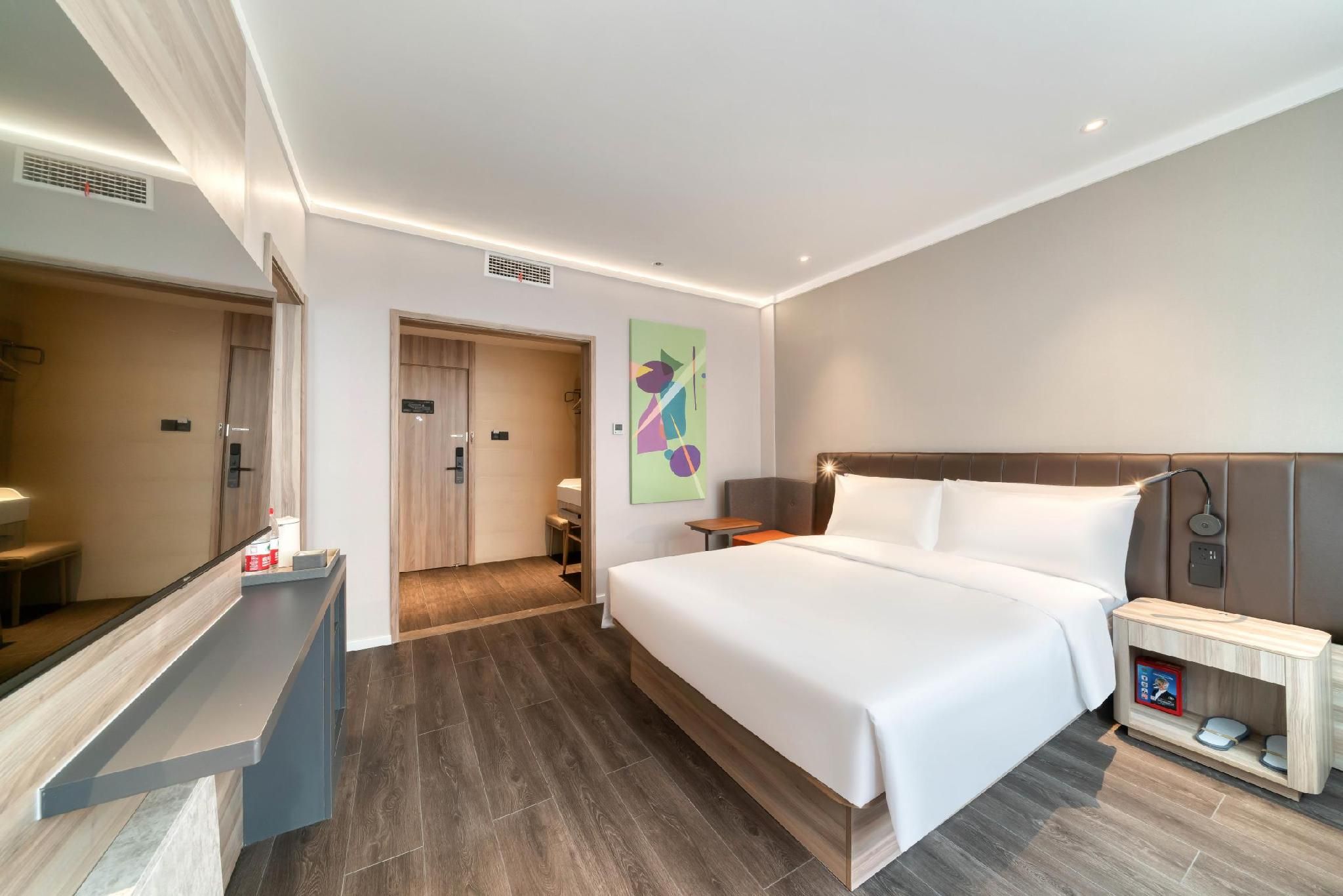 Business Queen Bed Room