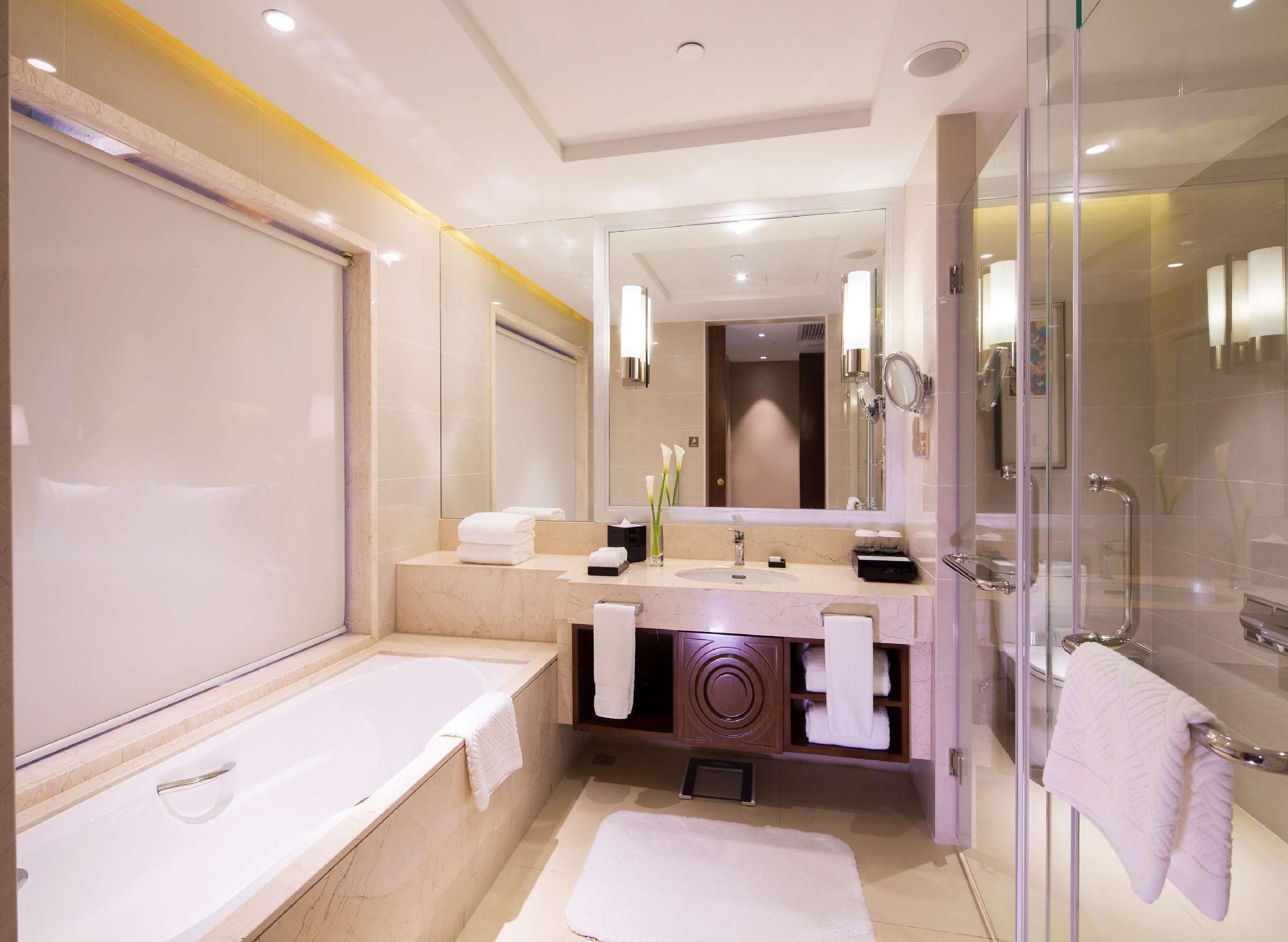 KING PREMIER GUEST ROOM