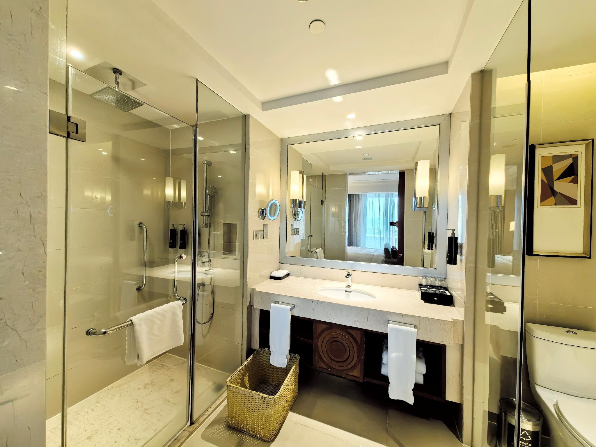 KING GUEST ROOM - BALCONY