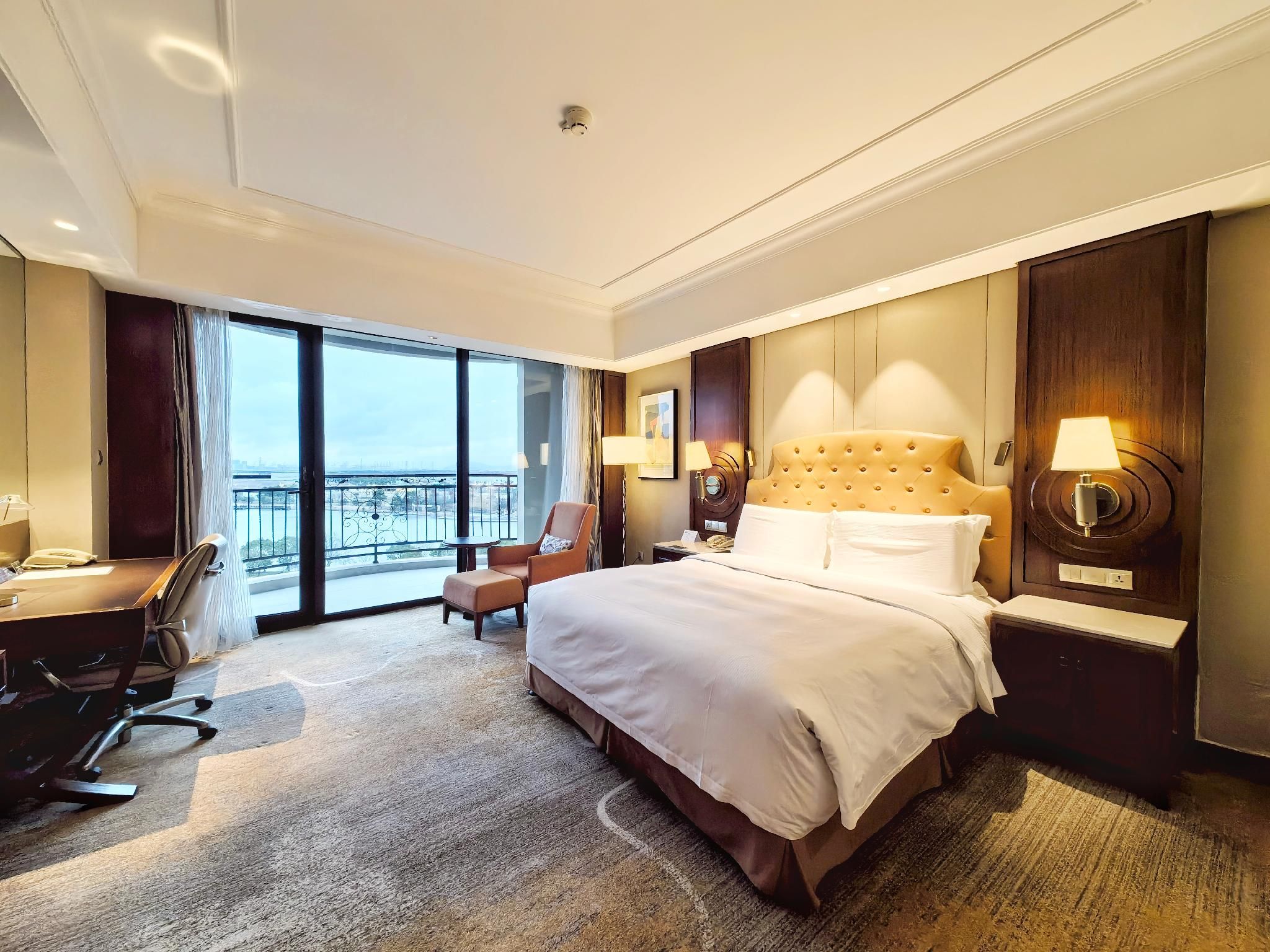 King Guest Room - Sea View And Balcony