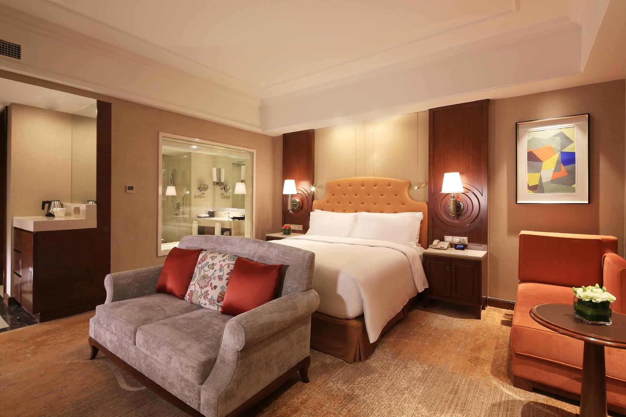 KING PREMIER GUEST ROOM