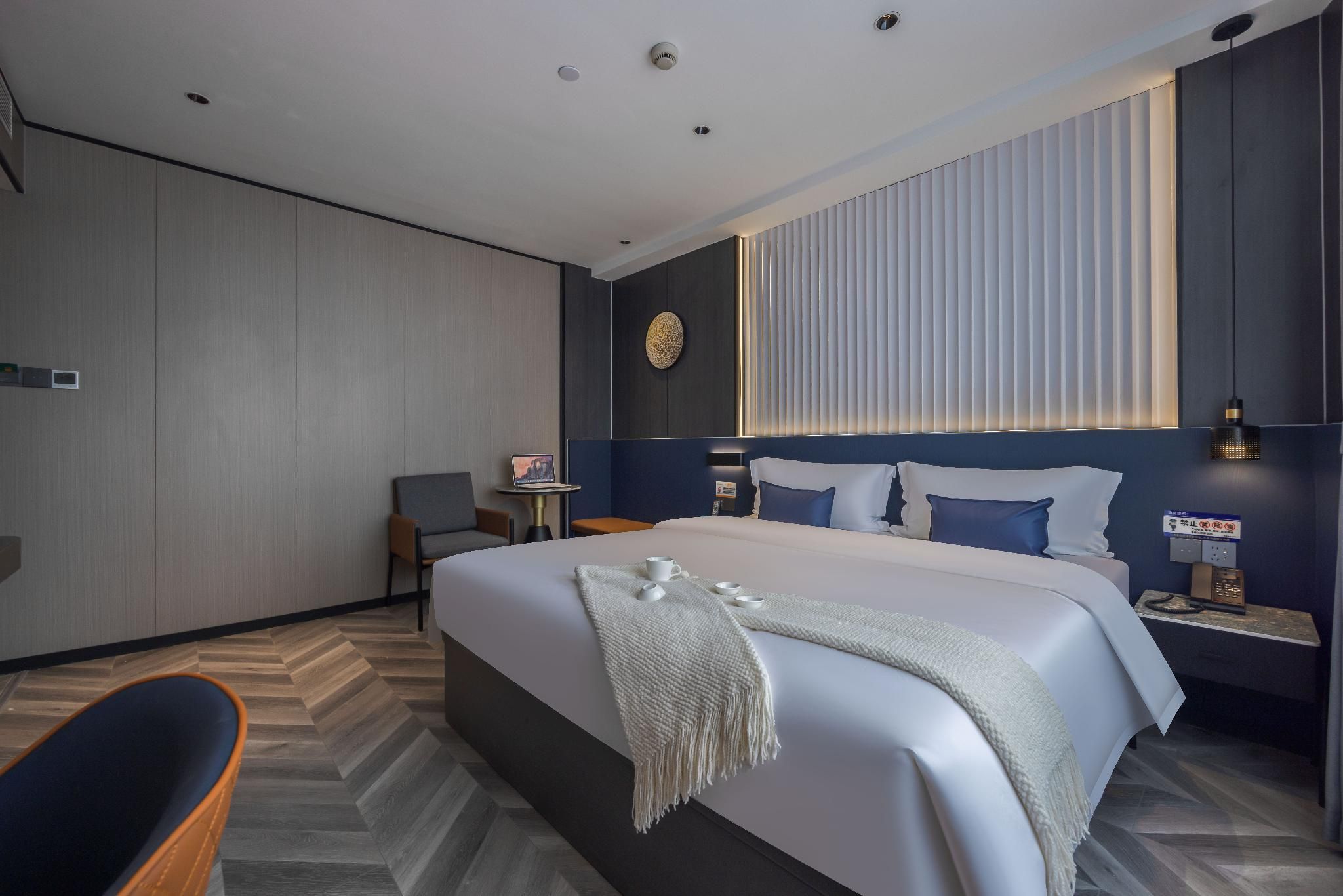 Room with Queen Bed
