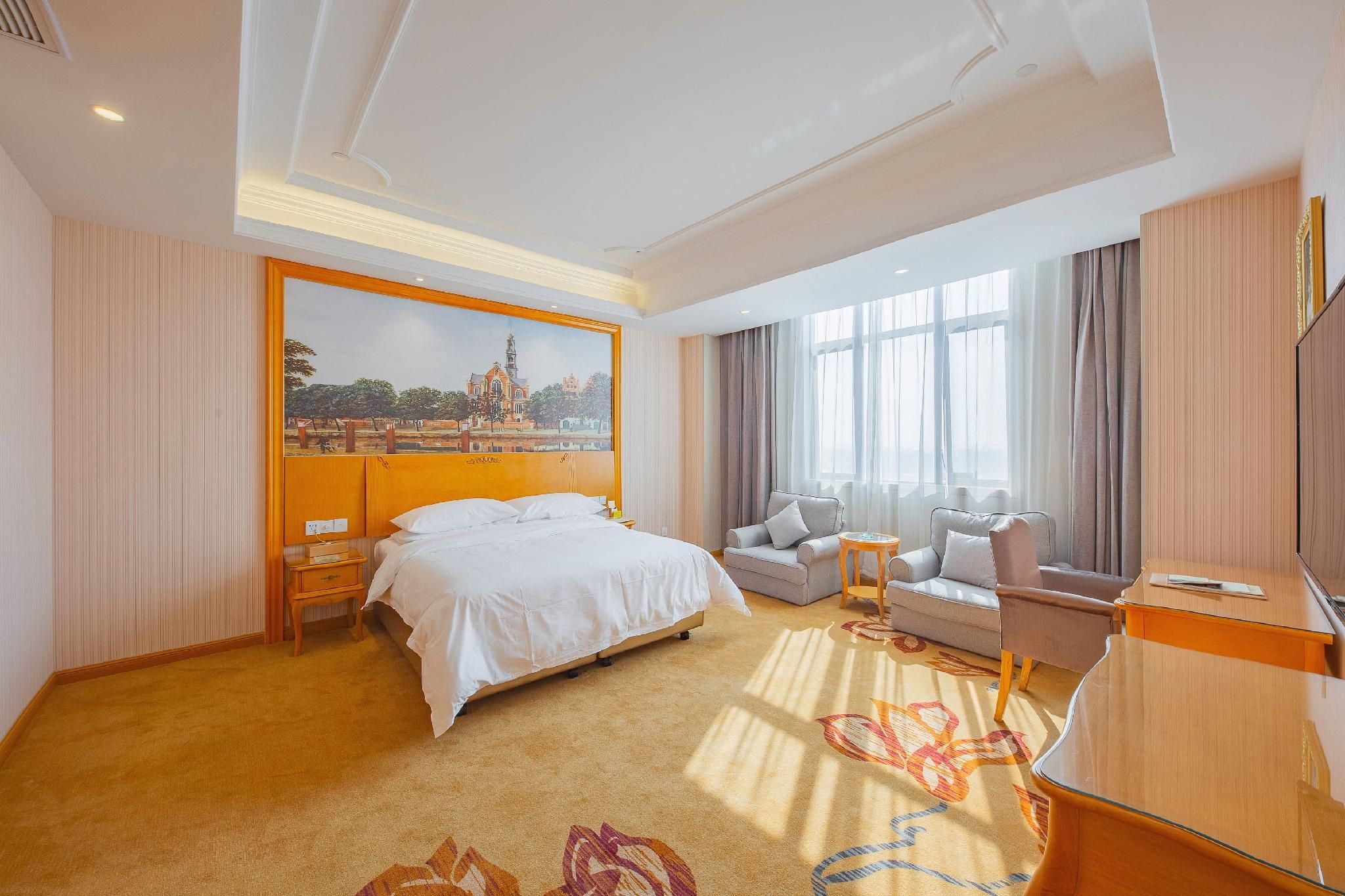 Vienna - Functional Chess Suite Room