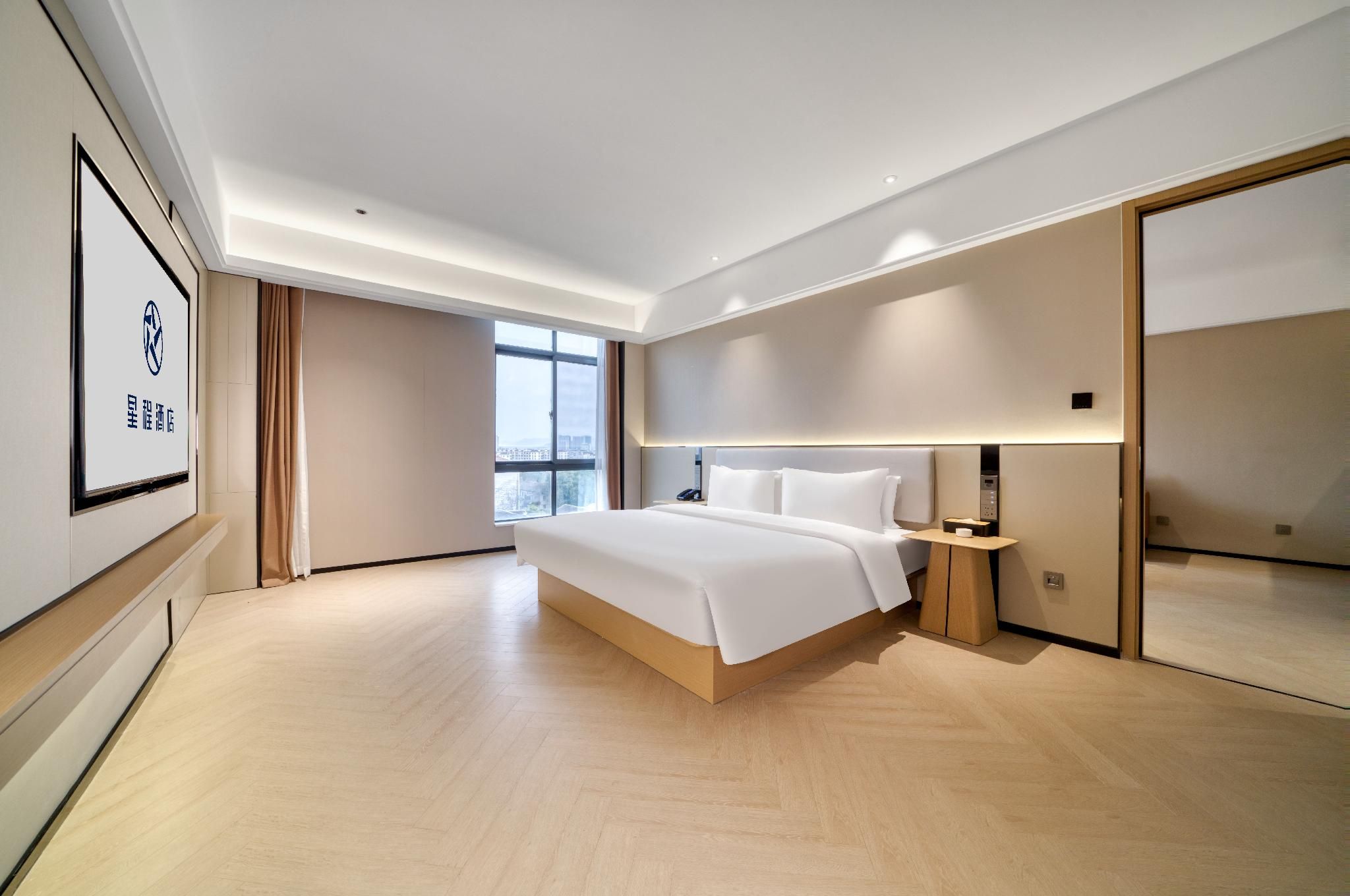 Huazhu - Room With View