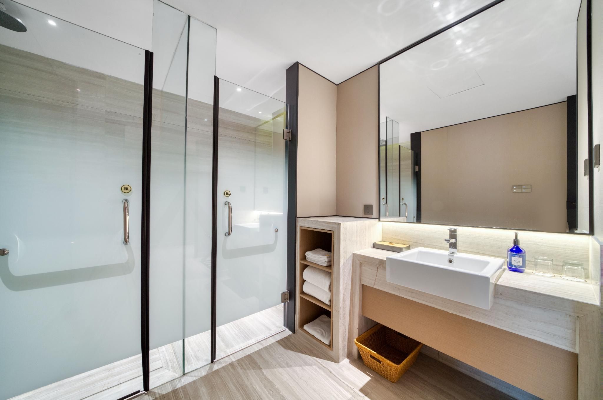 Huazhu - Superior Twin