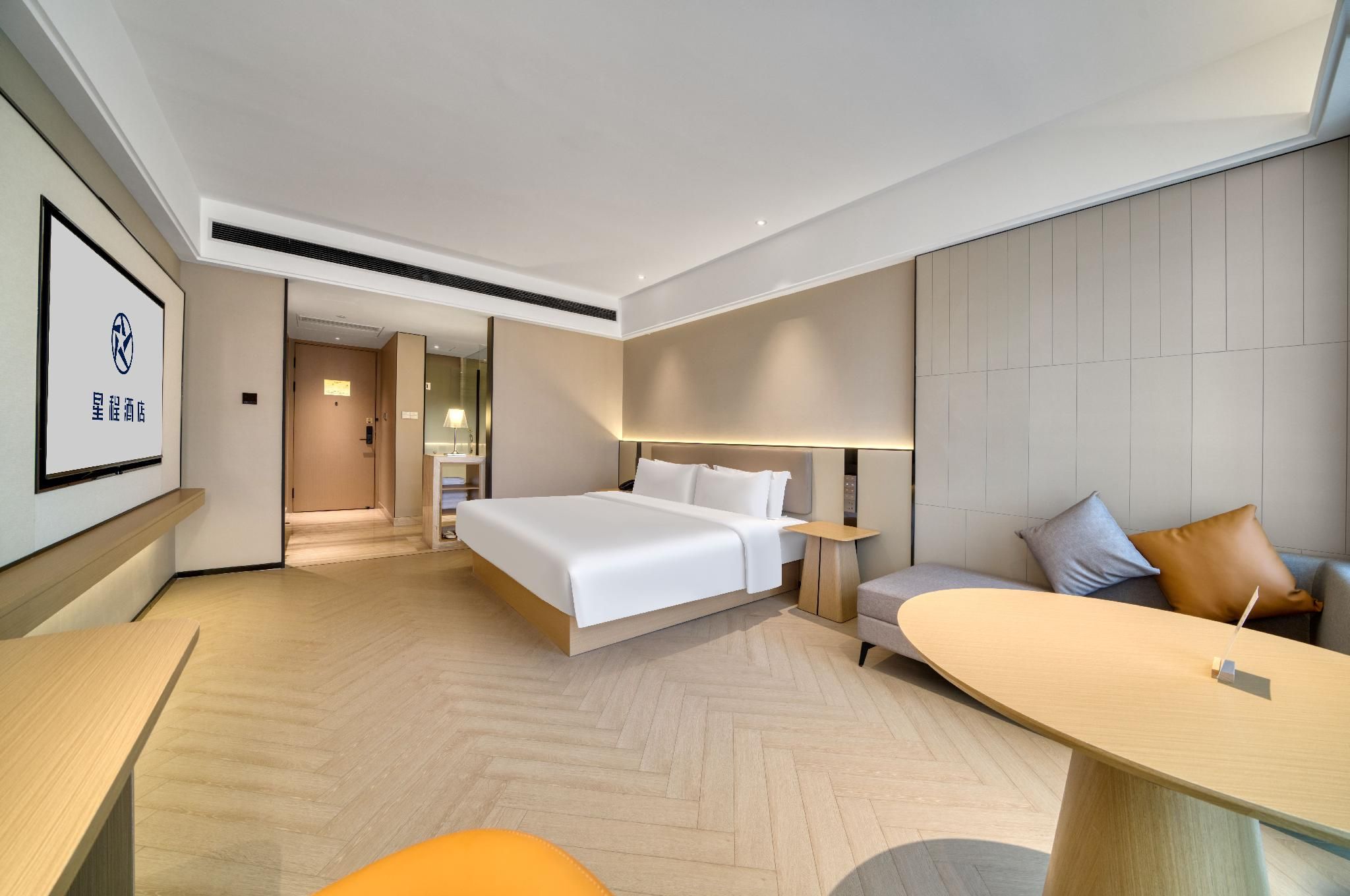 Huazhu - Room With View