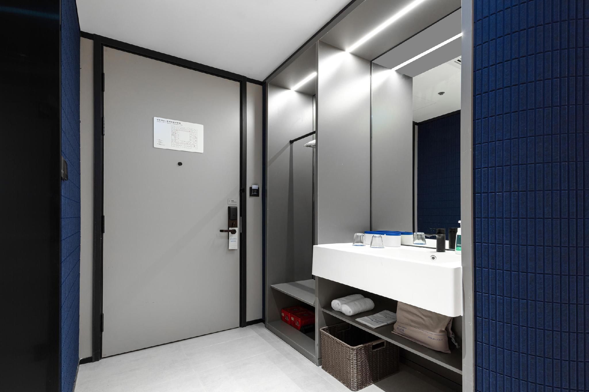 Superior Twin Room with Lake View