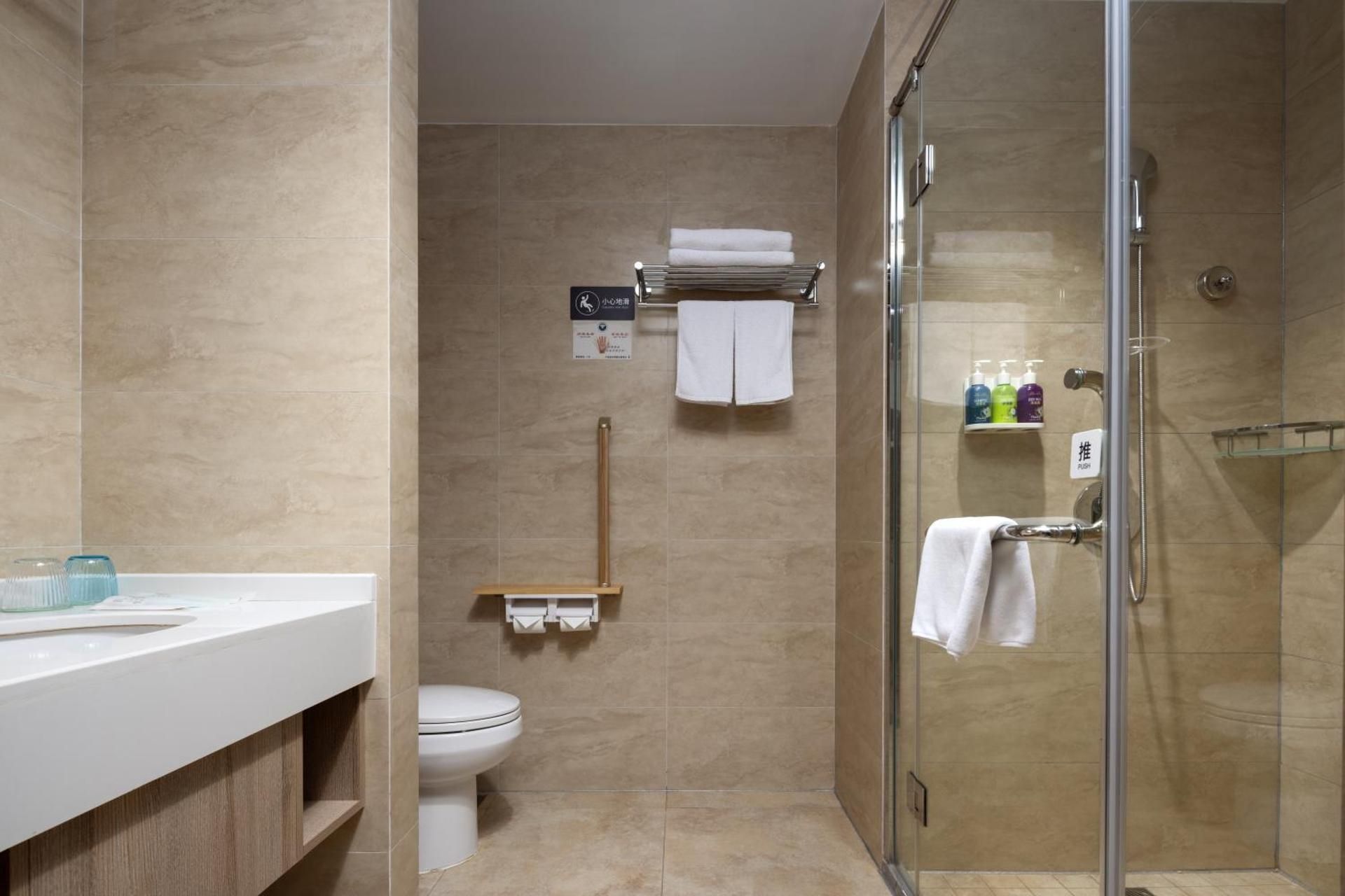 Queen Room Lake View