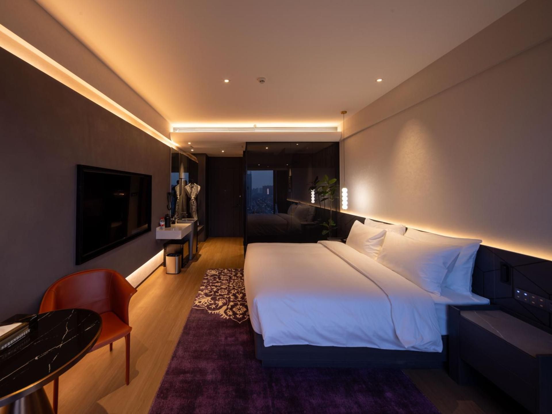 Standard Queen Room