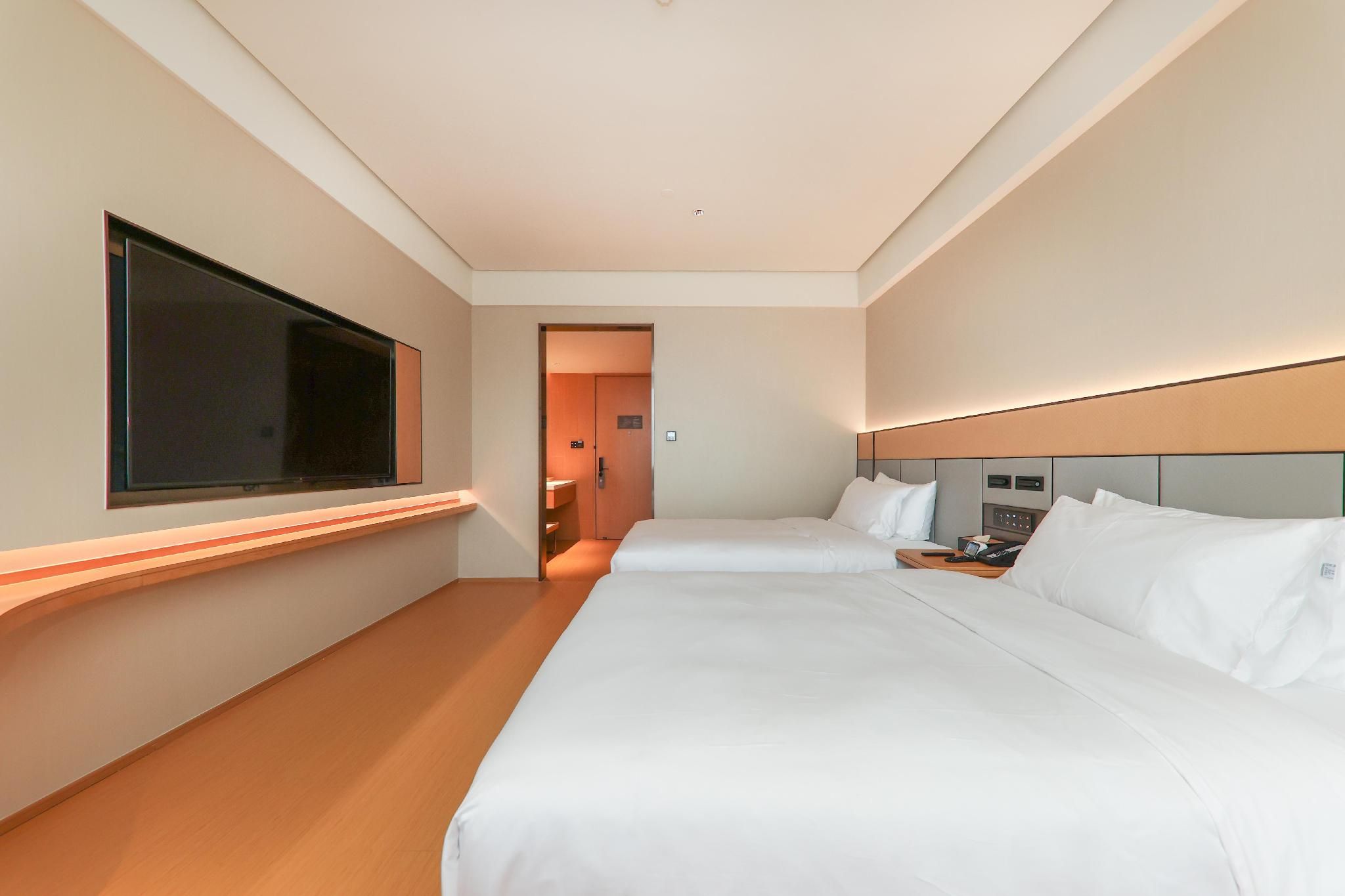 Huazhu - Superior Twin