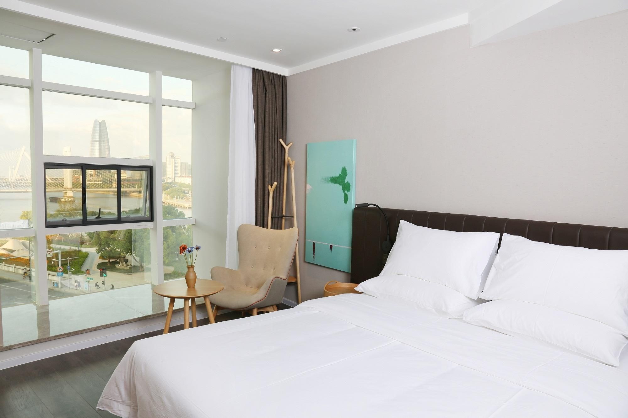 Hanting Premium Hotel Ningbo Tianyi Square Queen Room with View 2