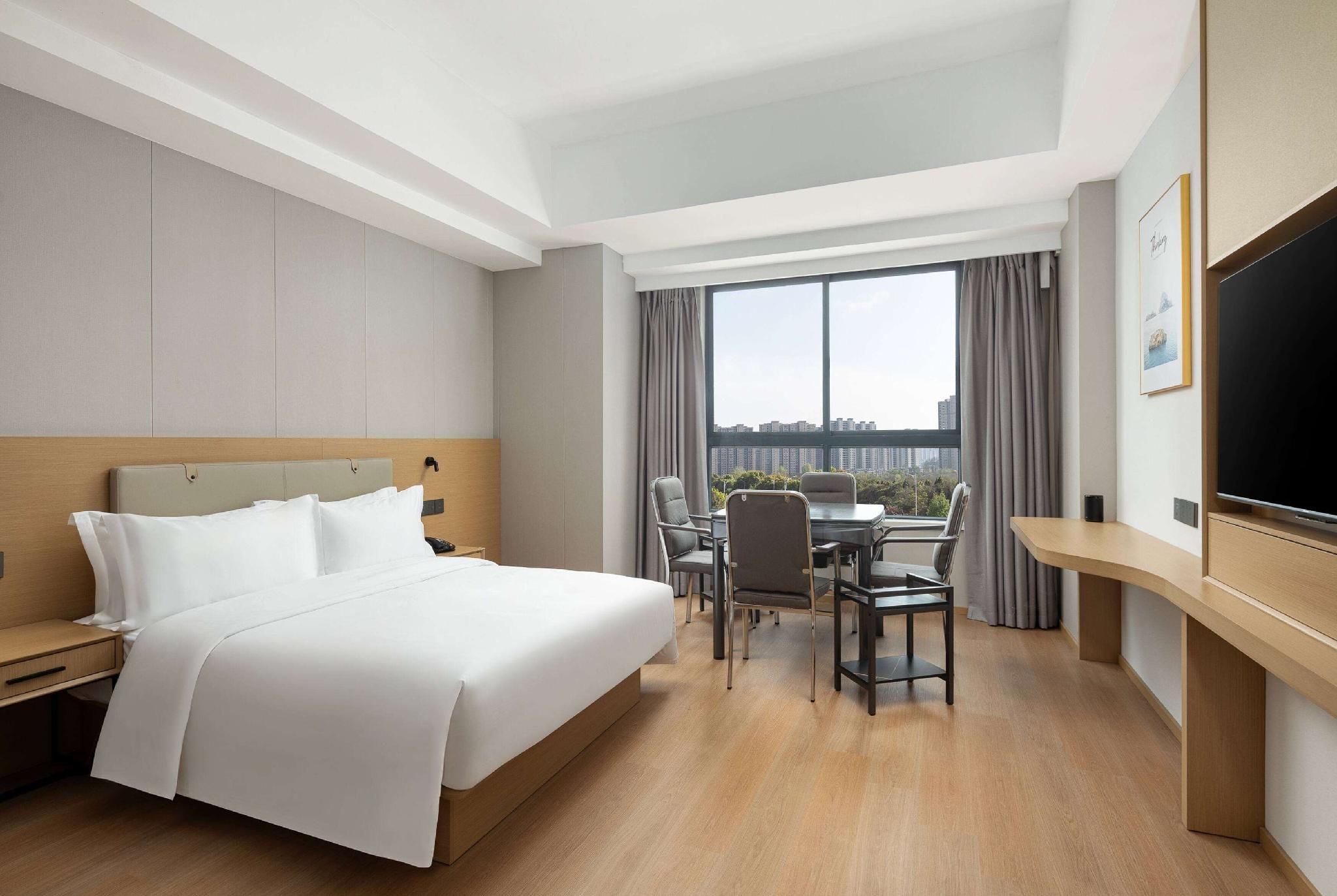 1 King Bed, Mahjong Room, Non-Smoking