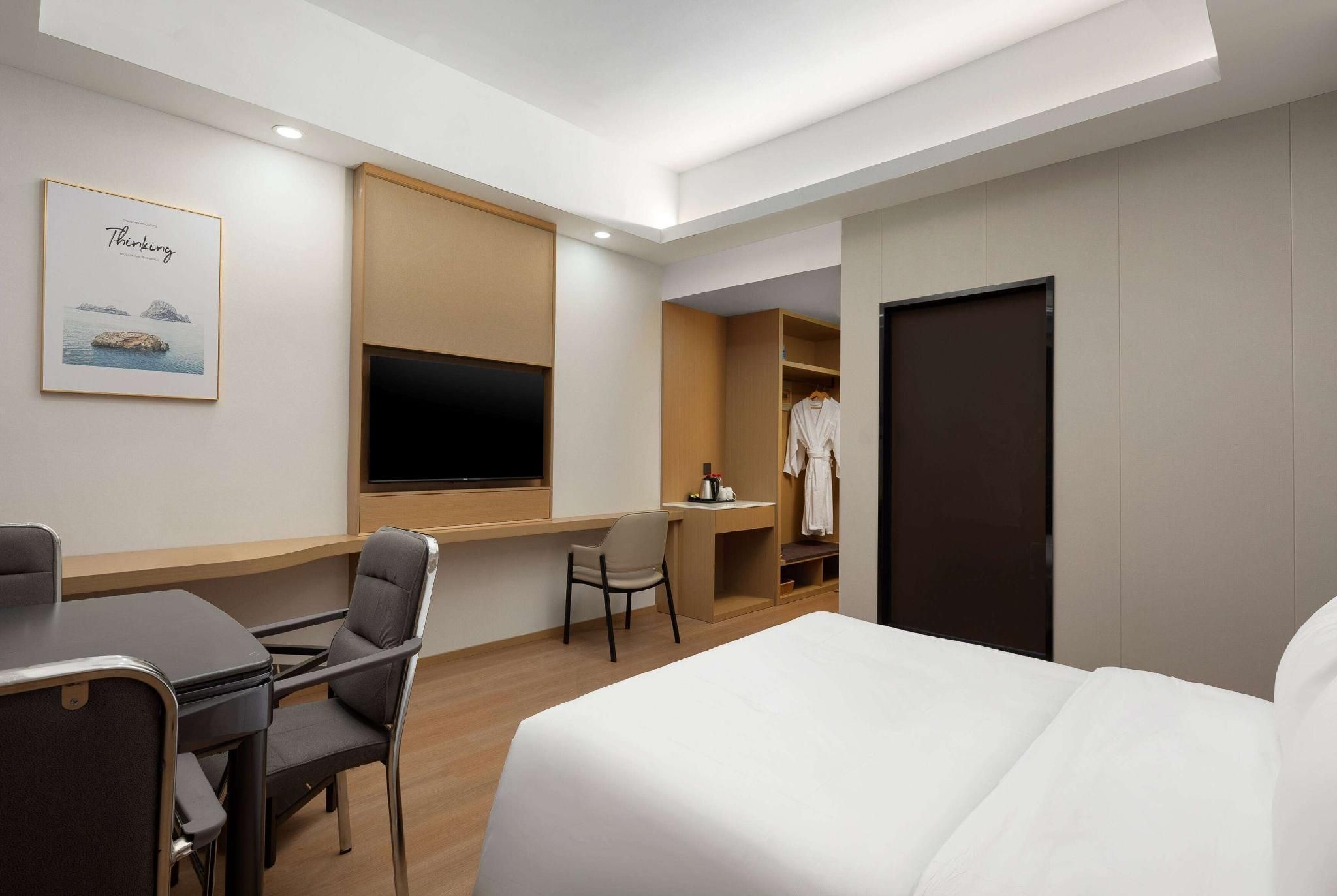 1 Queen Bed, Mahjong Room, Non-Smoking