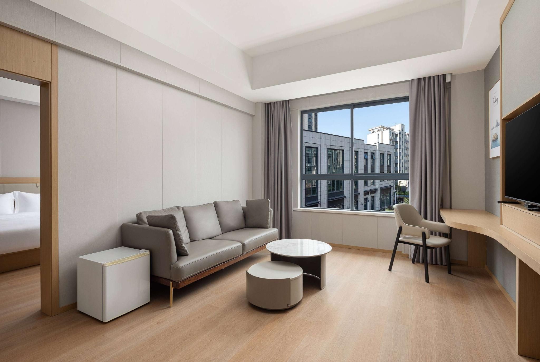 1 King Bed, Deluxe Suite, Non - Smoking