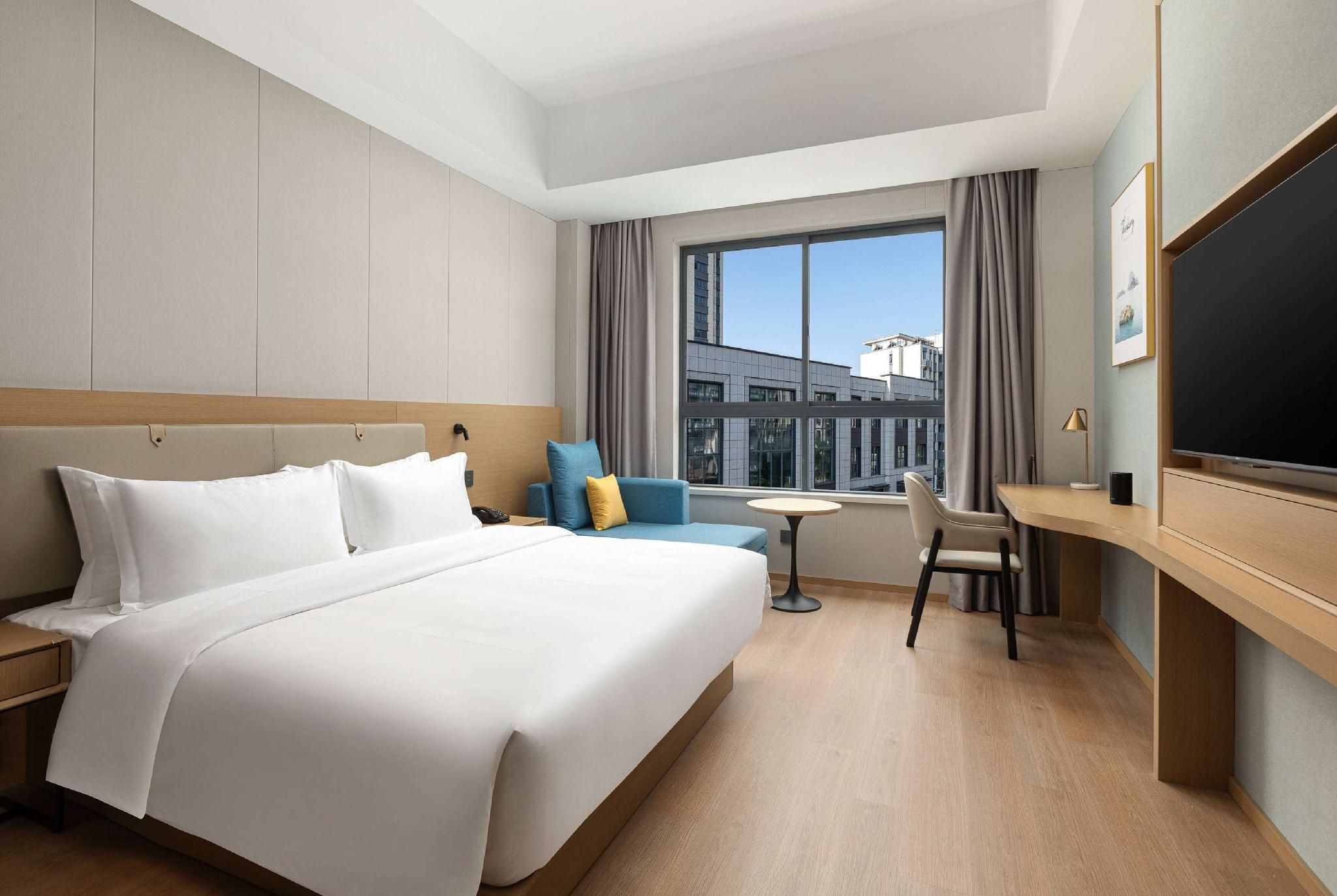1 King Bed, Smart Room, Non-Smoking