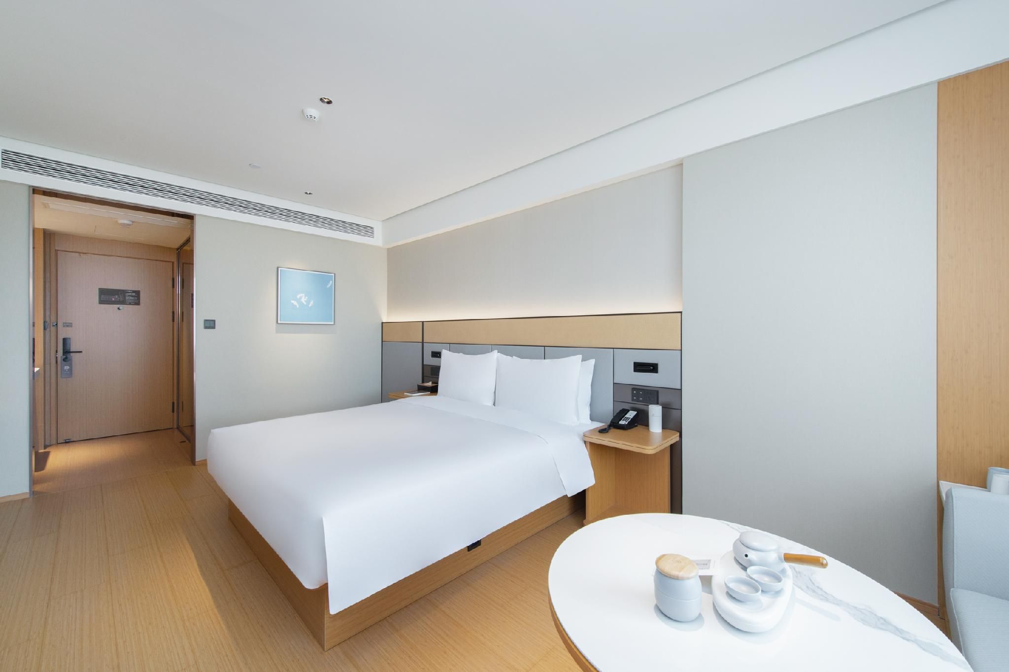 Huazhu - Deluxe Bed Room