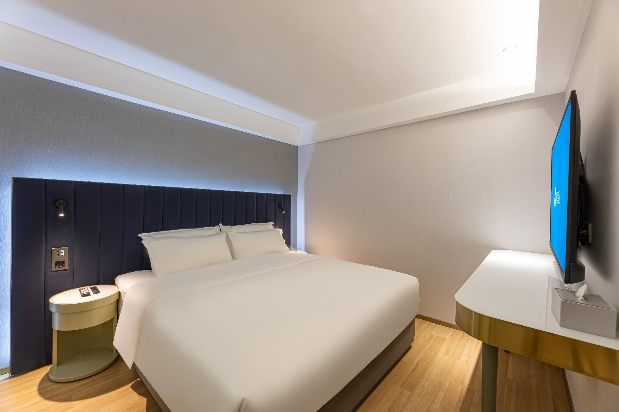 Queen Room A
