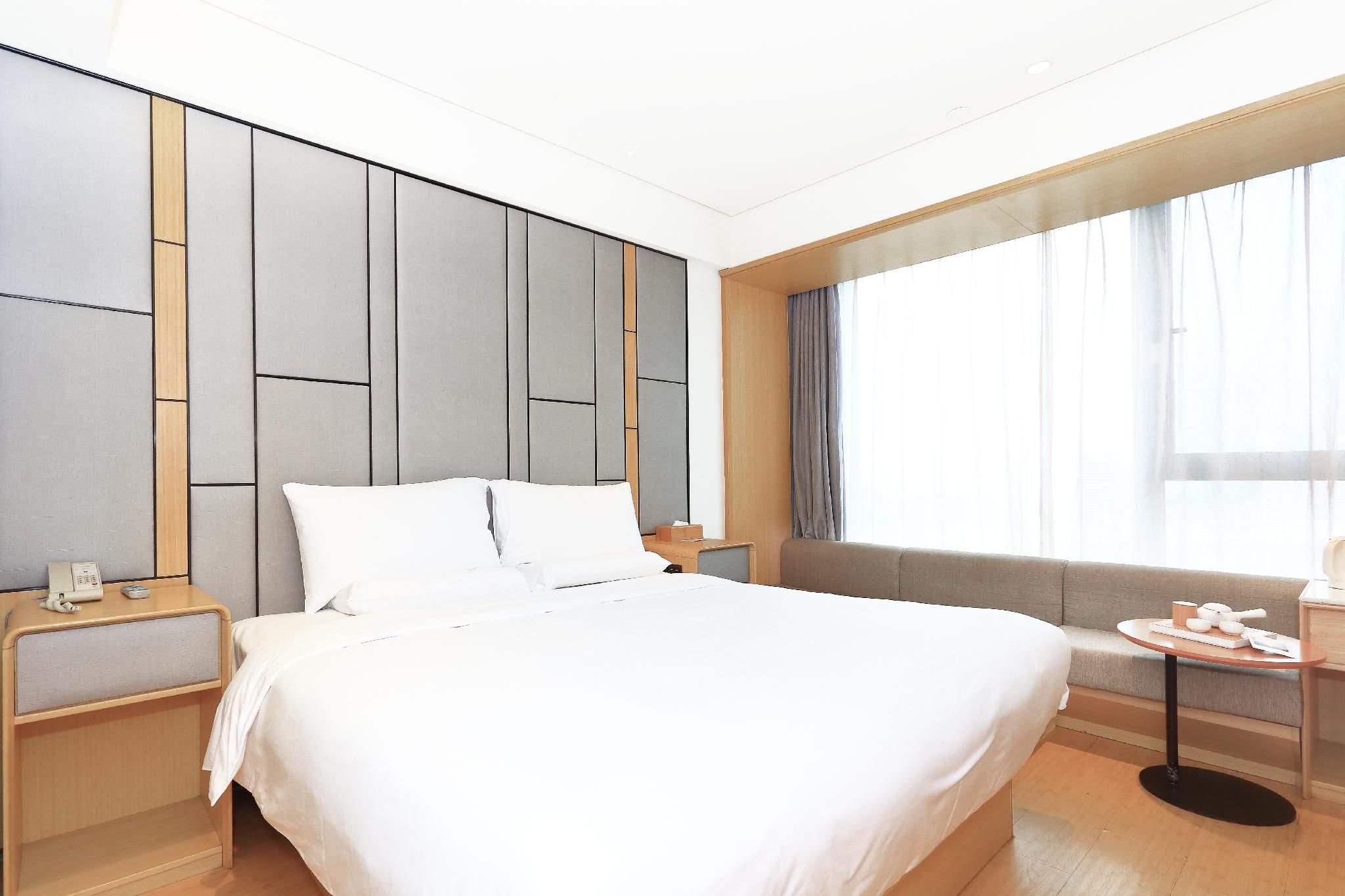 Huazhu - Deluxe Bed Room