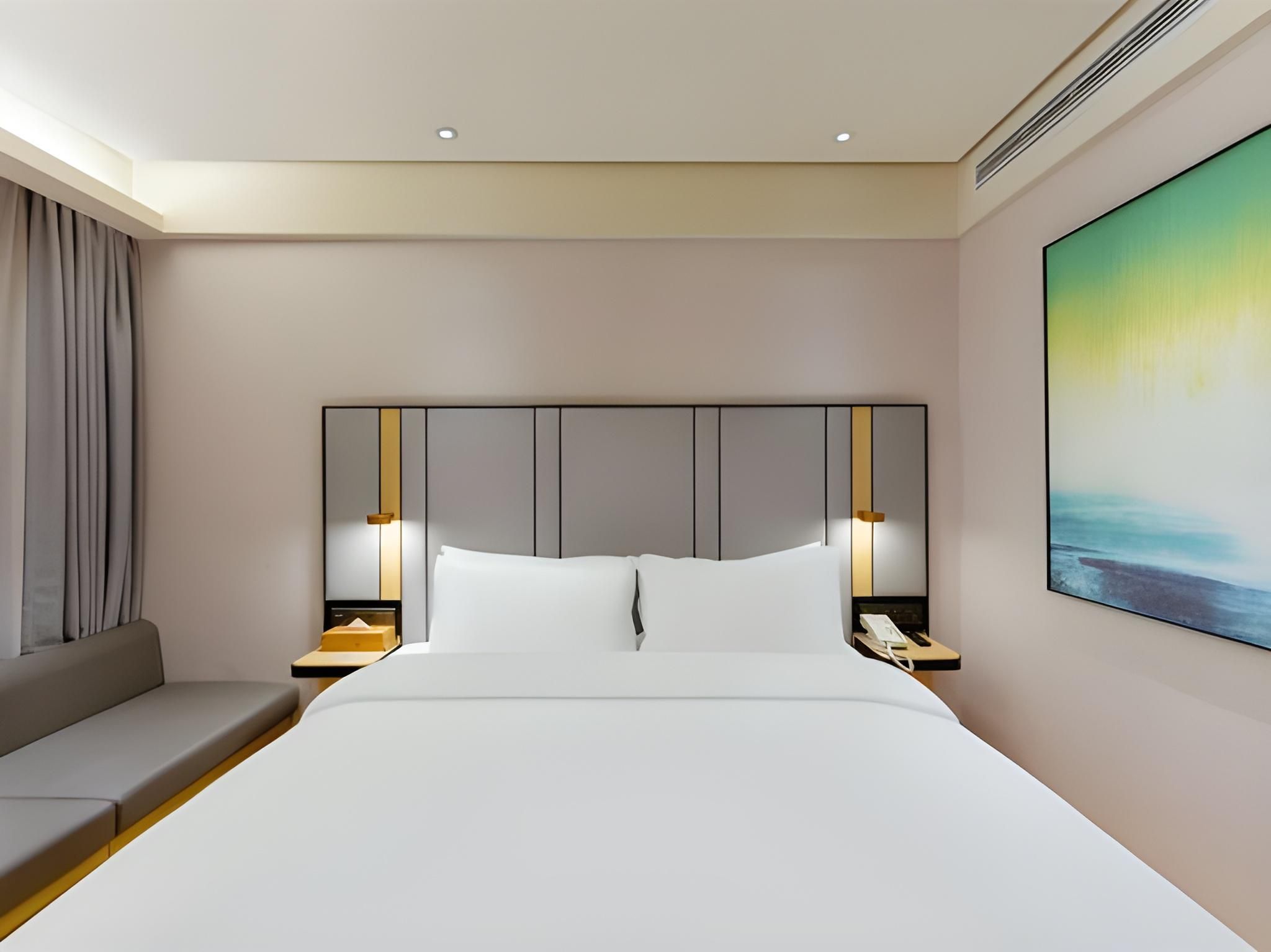 Huazhu - Room With Bed