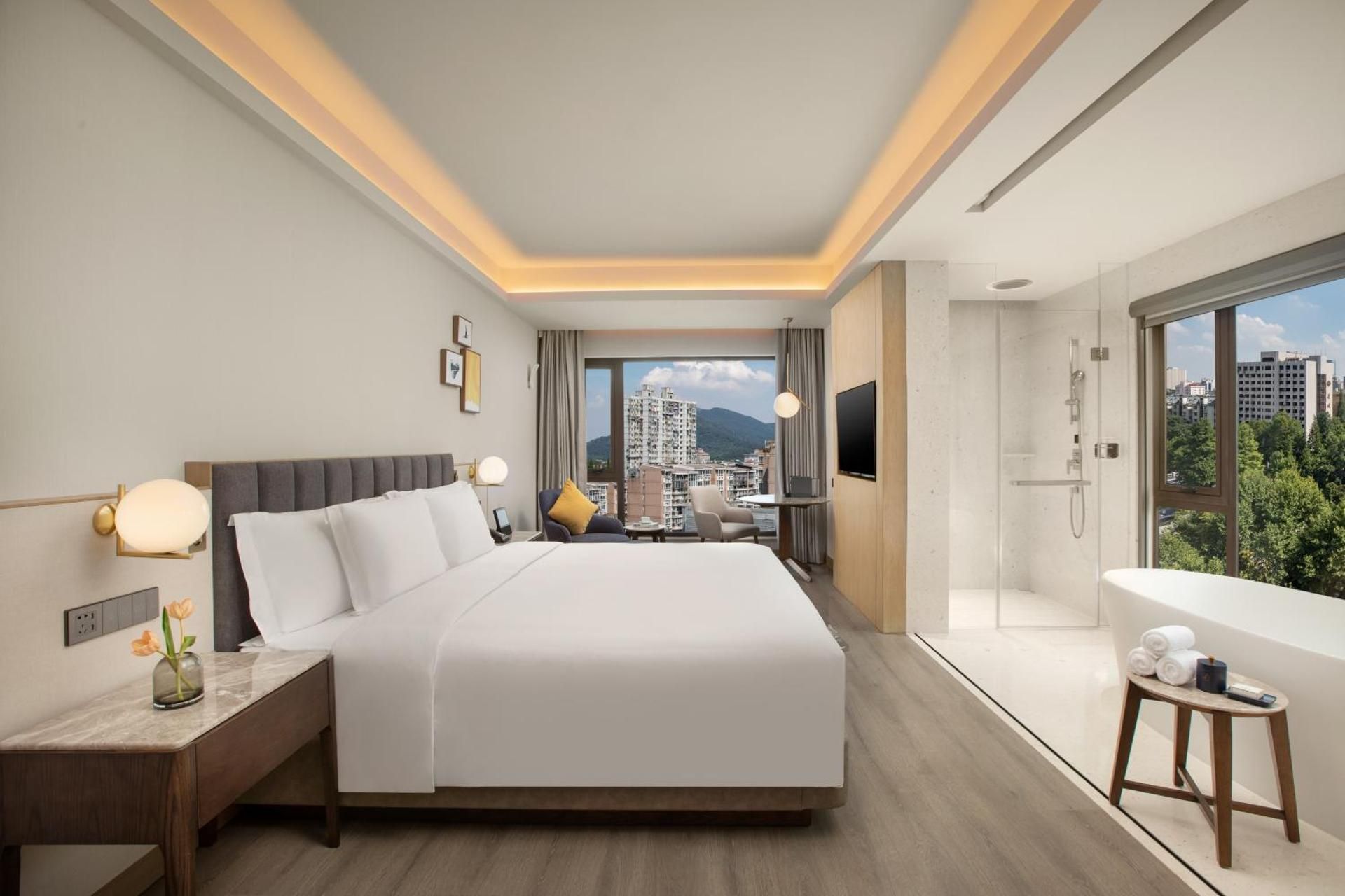 Grand King Room with City View