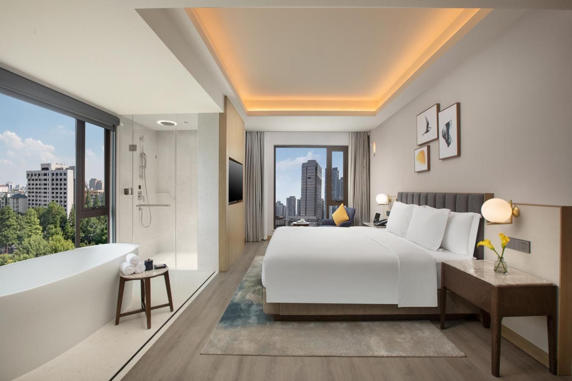 Grand King Room with City View