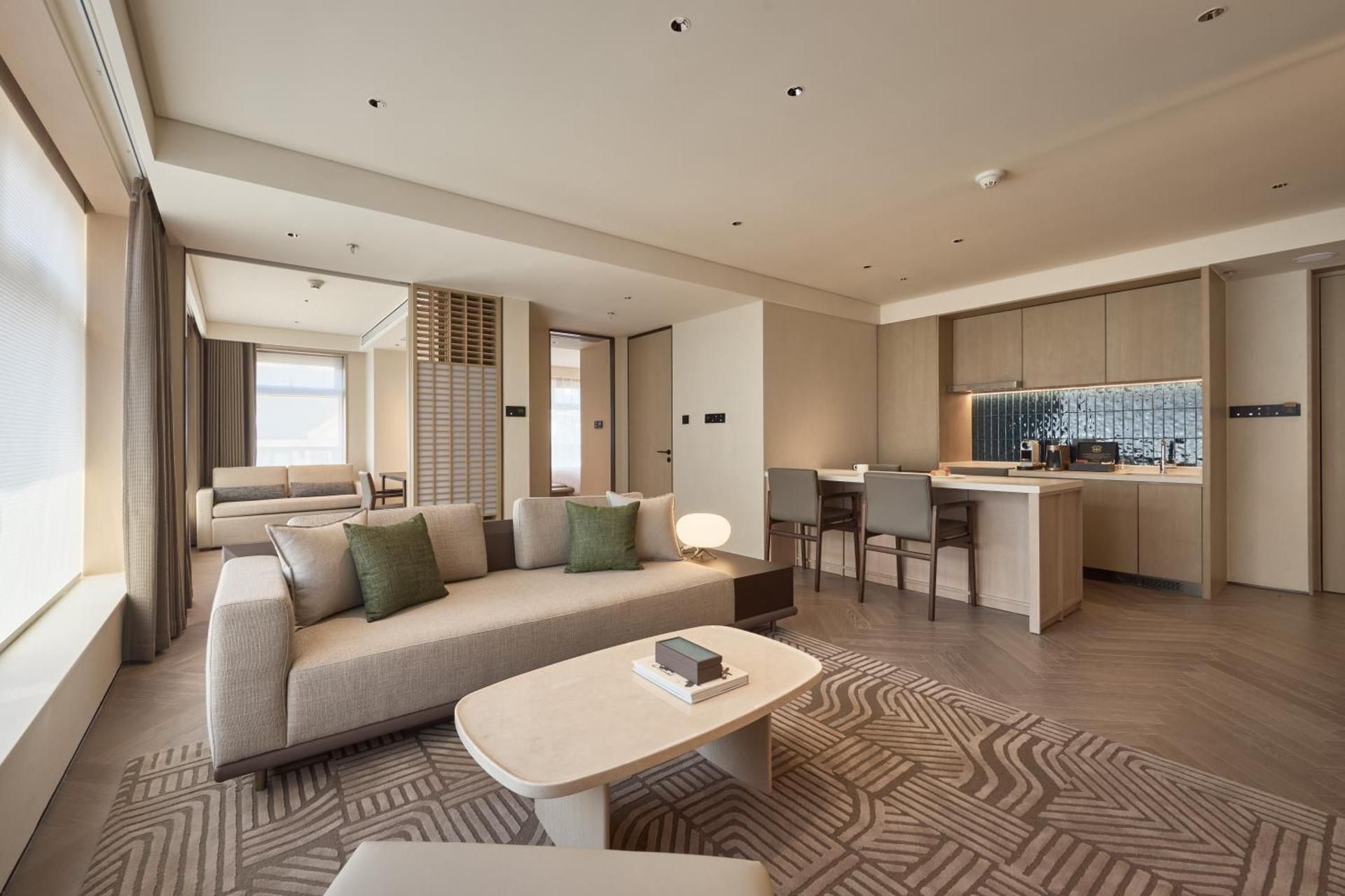 Junior King Suite