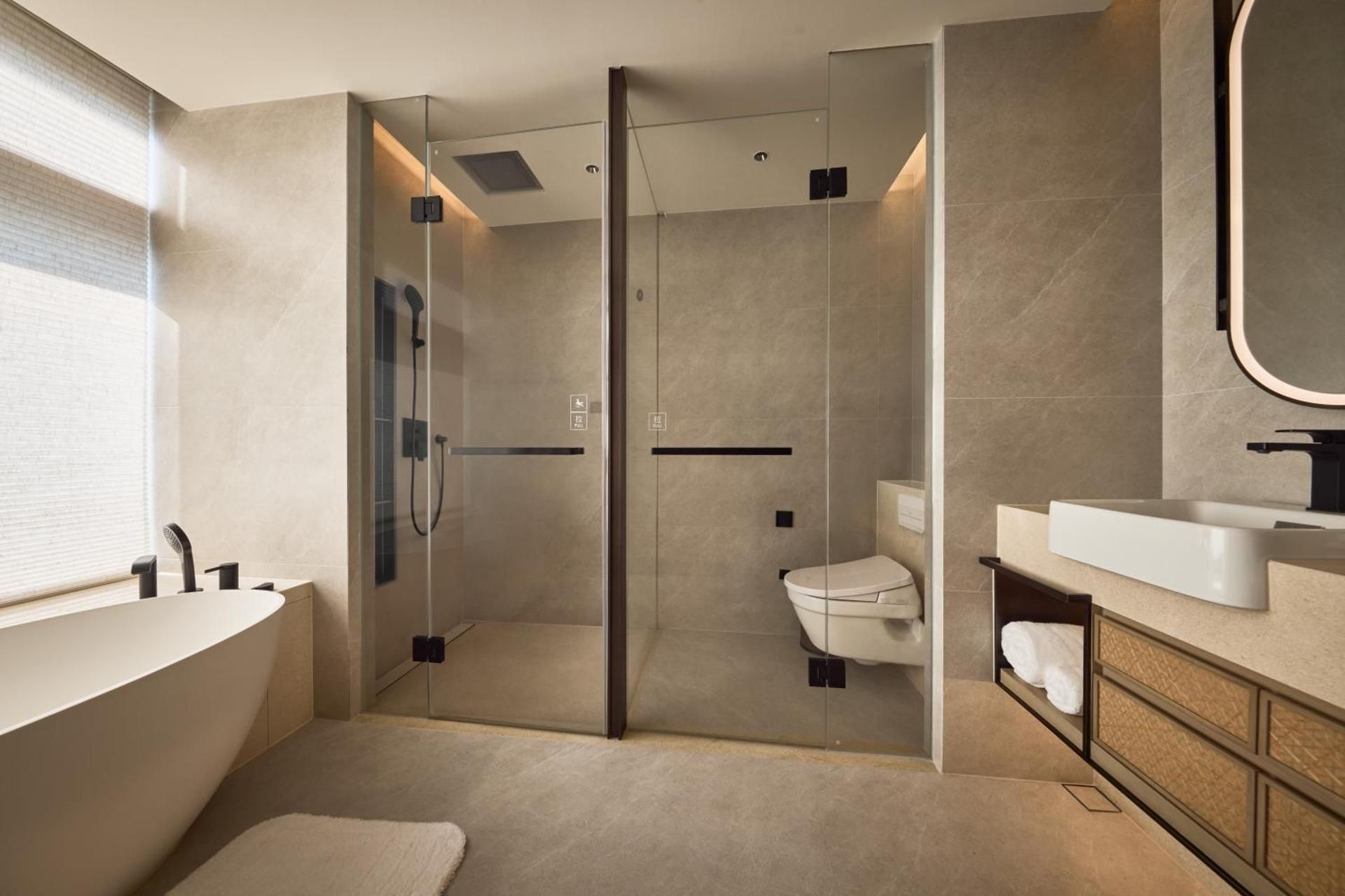 Deluxe Two-Bedroom King Suite