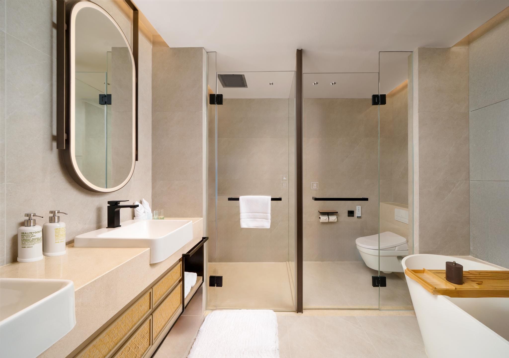Family Suite, Club Lounge Access, 2 Bedrooms, 1 King Size Bed And 2 Single Beds, City View