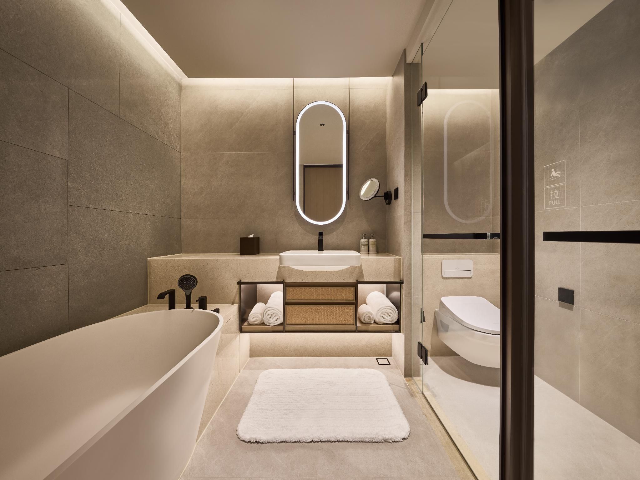 Junior Suite, Club Lounge Access, 1 King Size Bed, City View