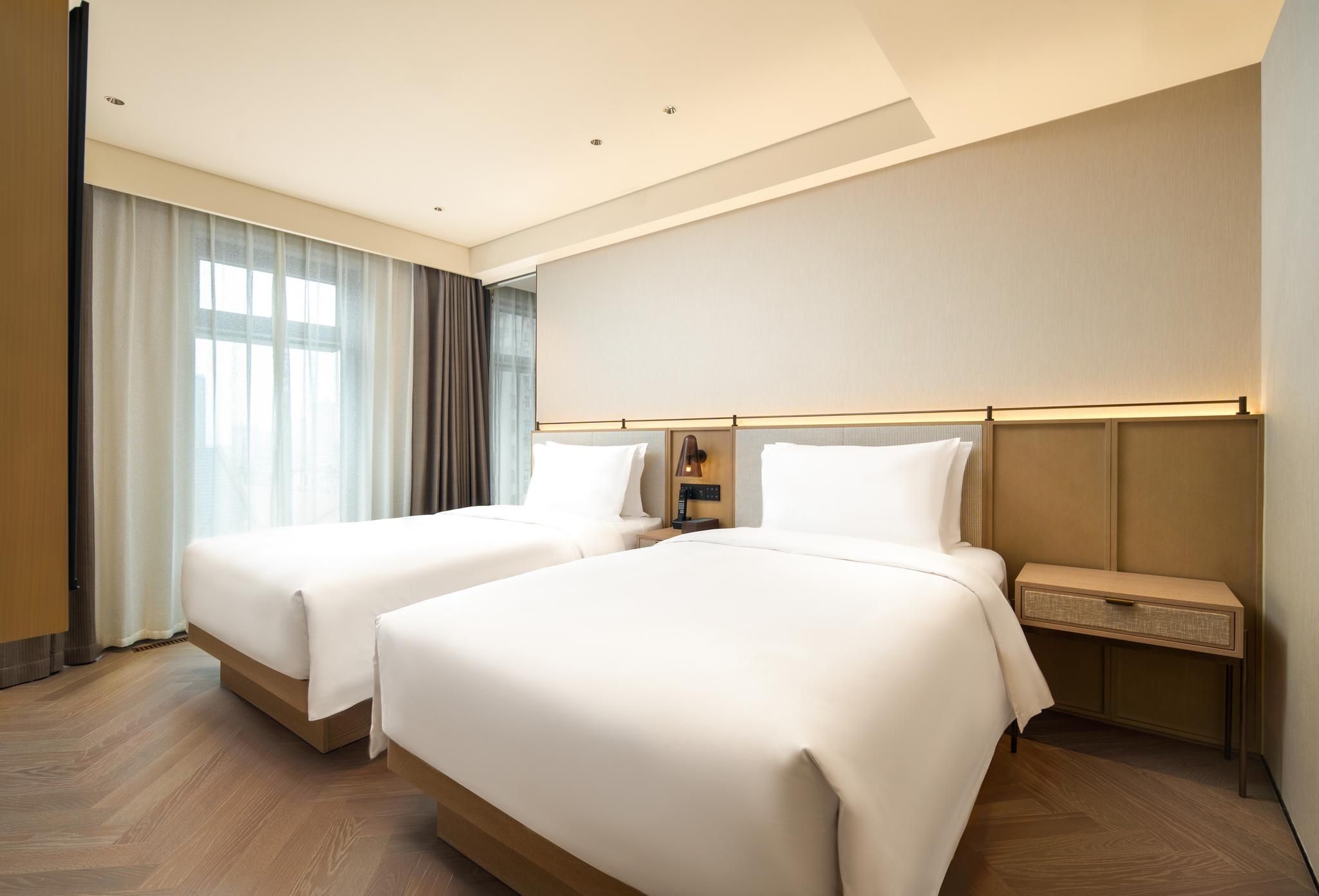 Family Suite, Club Lounge Access, 2 Bedrooms, 1 King Size Bed And 2 Single Beds, City View