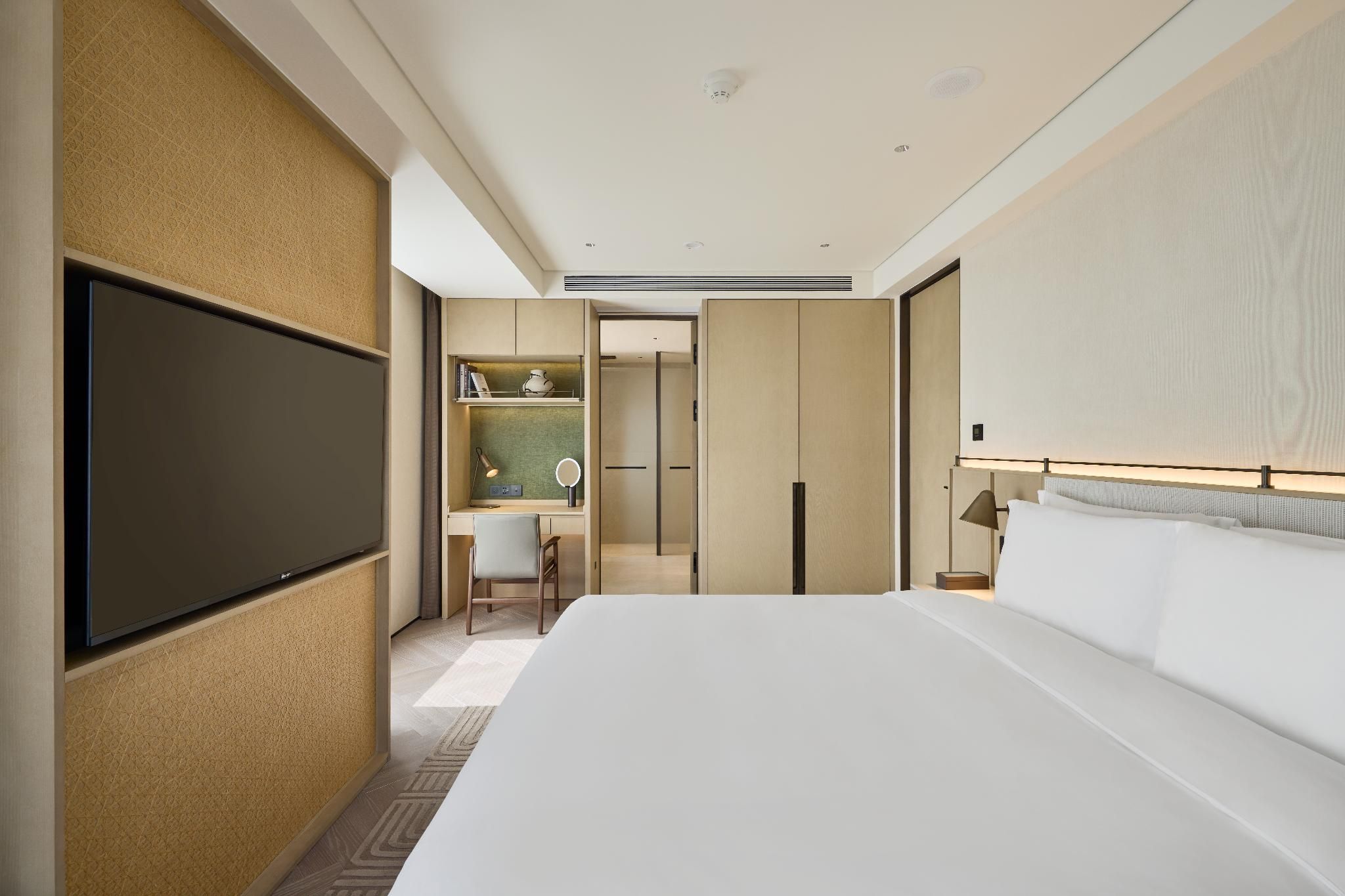 Deluxe Suite, Club Lounge Access, 2 Bedrooms, 2 King Size Beds, City View