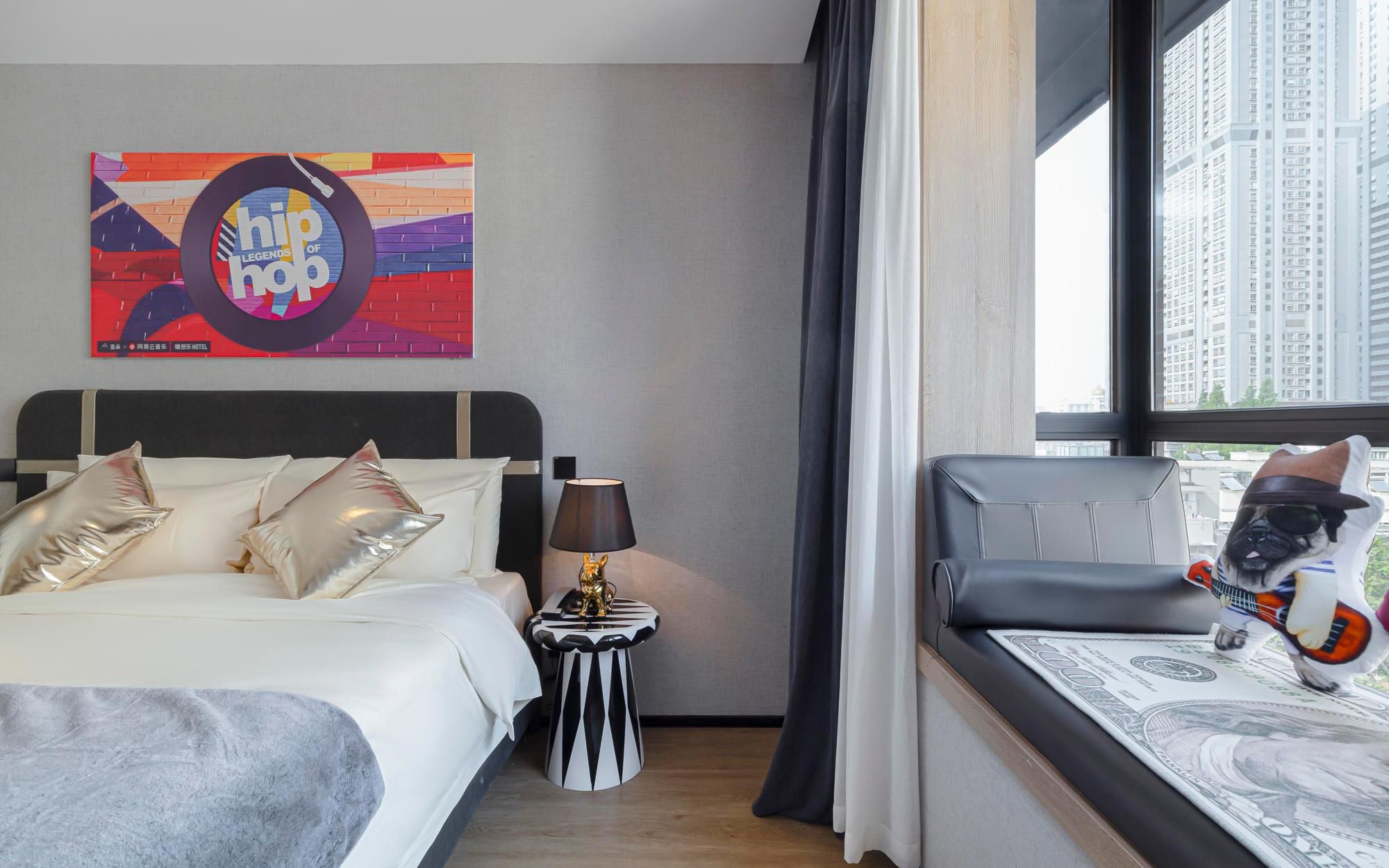 Atour Light Hotel Nanjing Xinjiekou NetEase Cloud Music Atour Theme Room with Twin Bed - Street Hip Hop 3