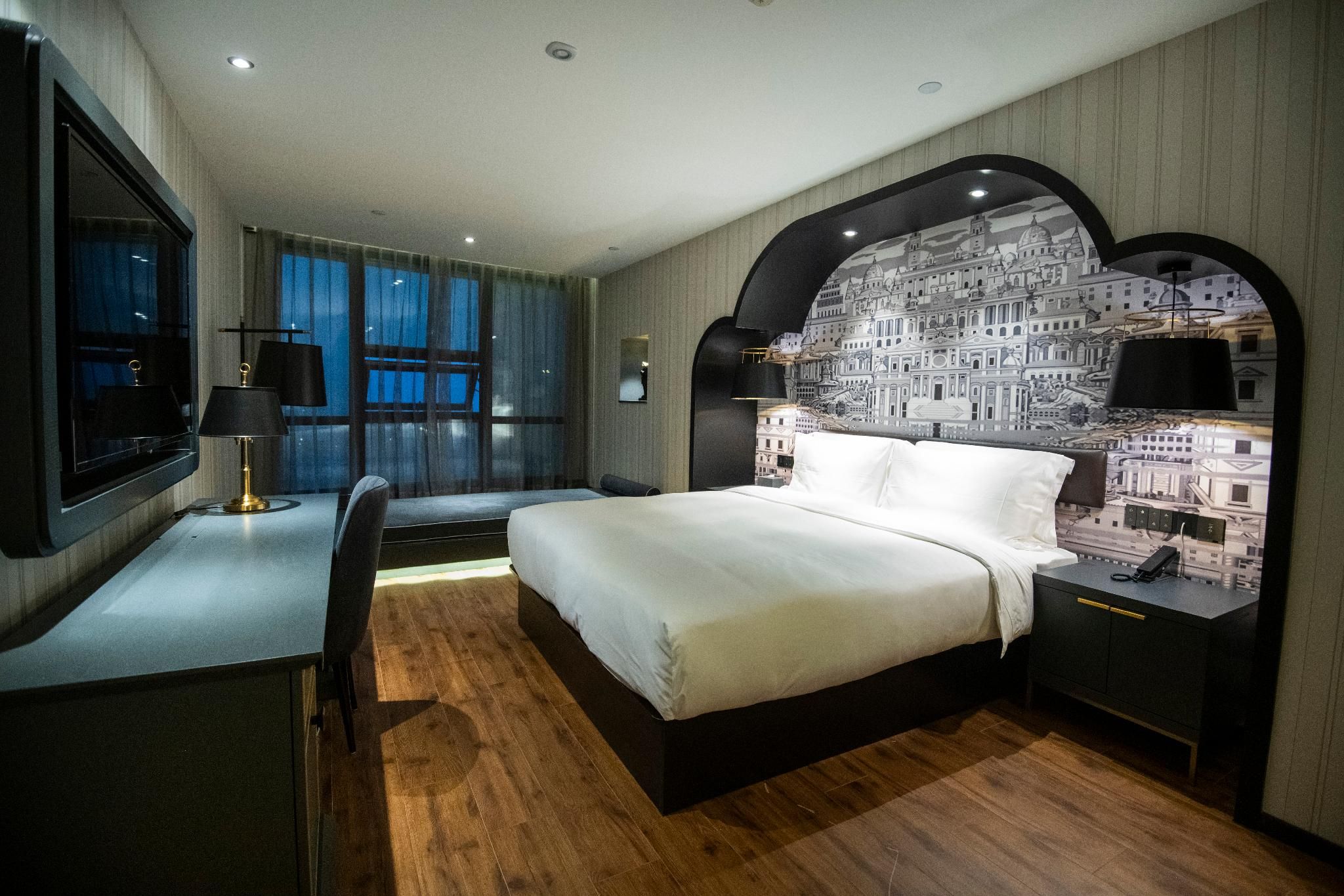 Huazhu - Deluxe Bed Room With View