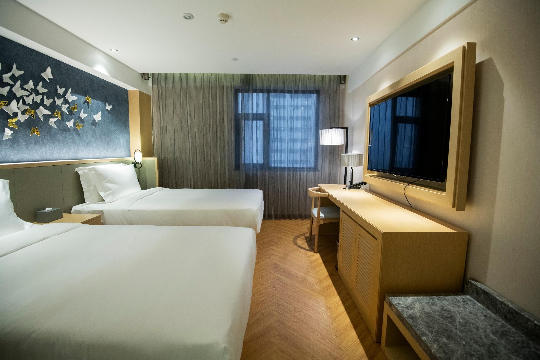 Huazhu - Superior Twin