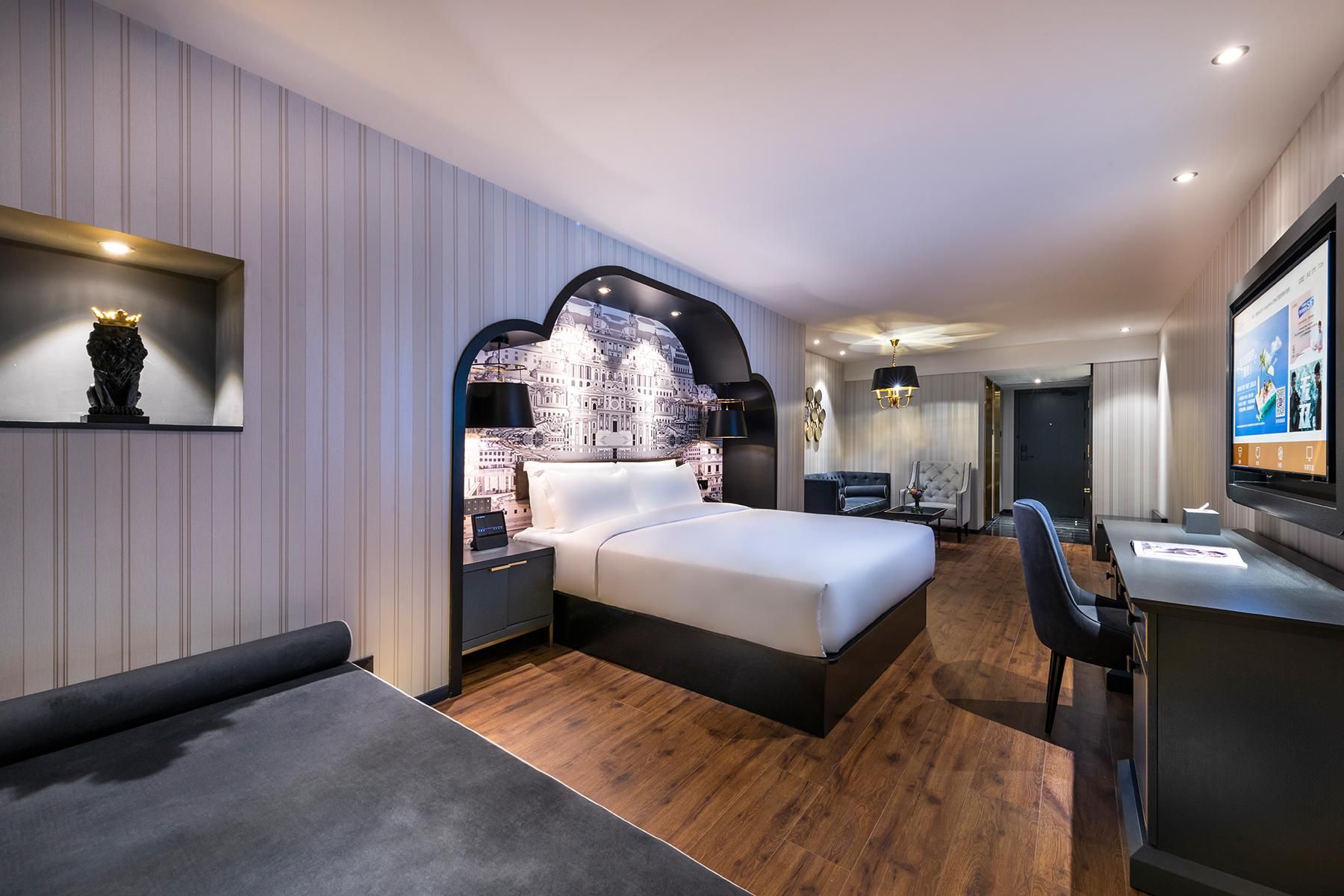 Huazhu - Deluxe Bed Room With View