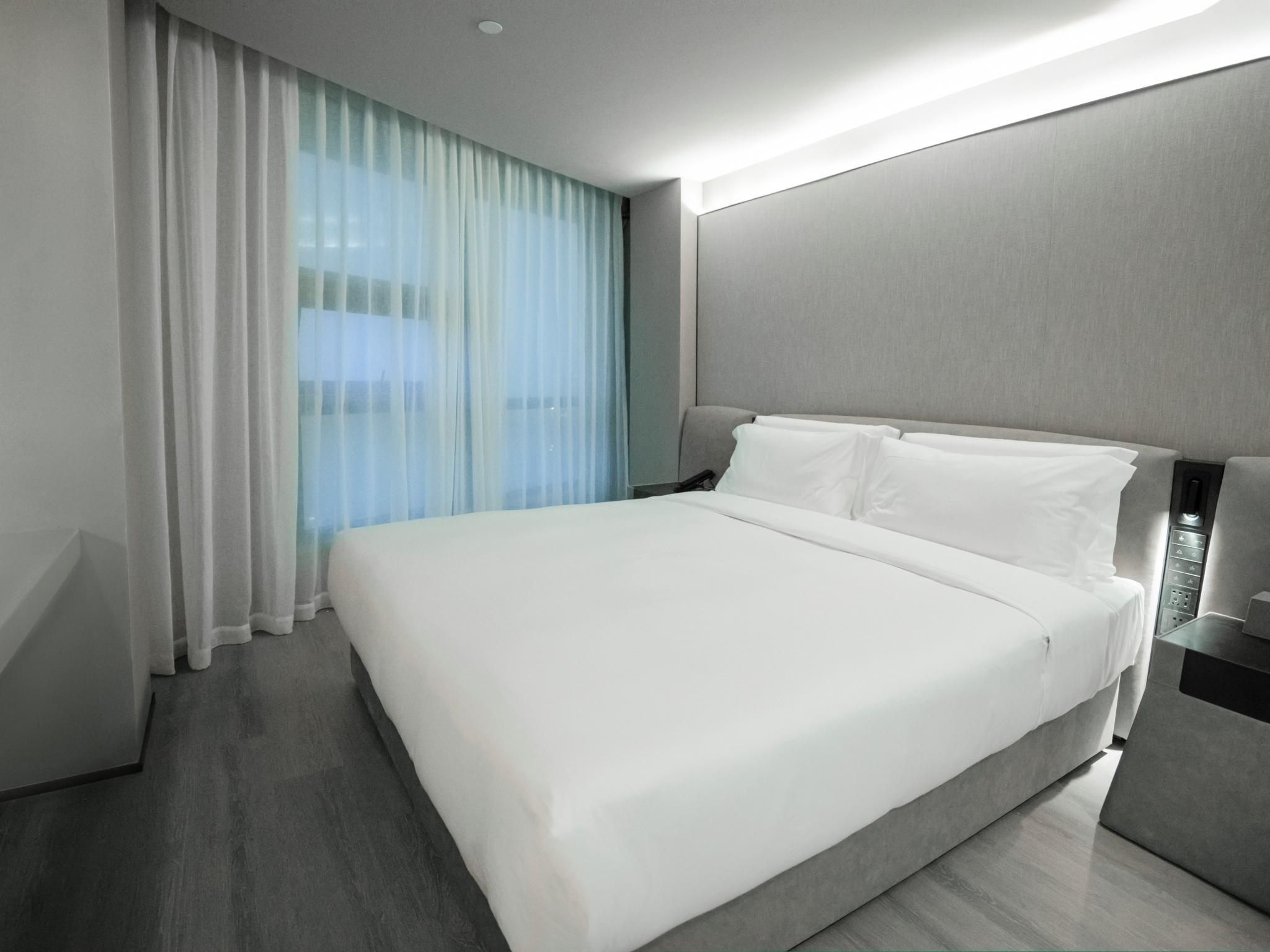 Huazhu - Room With Bed