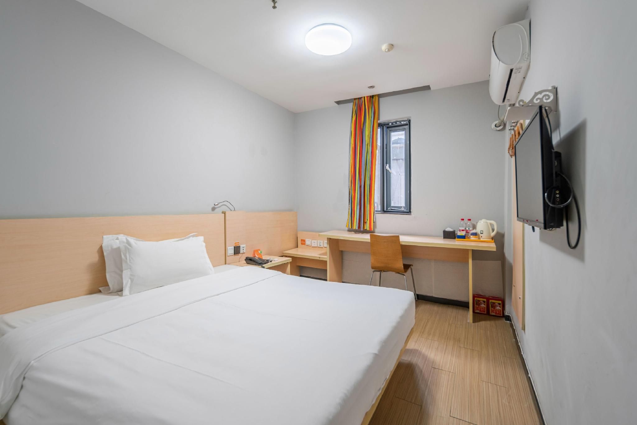 Economy Room