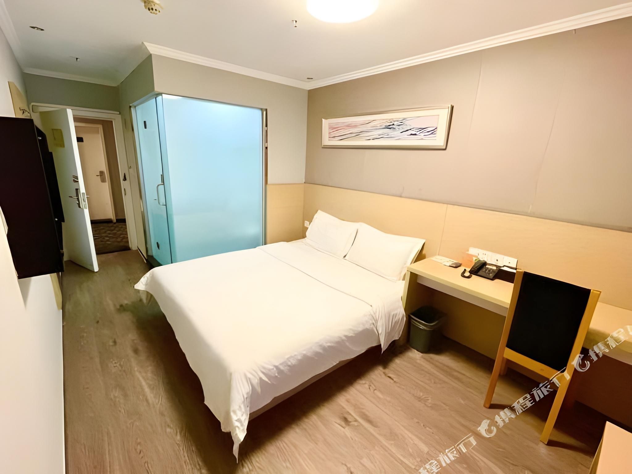 Business Queen Room