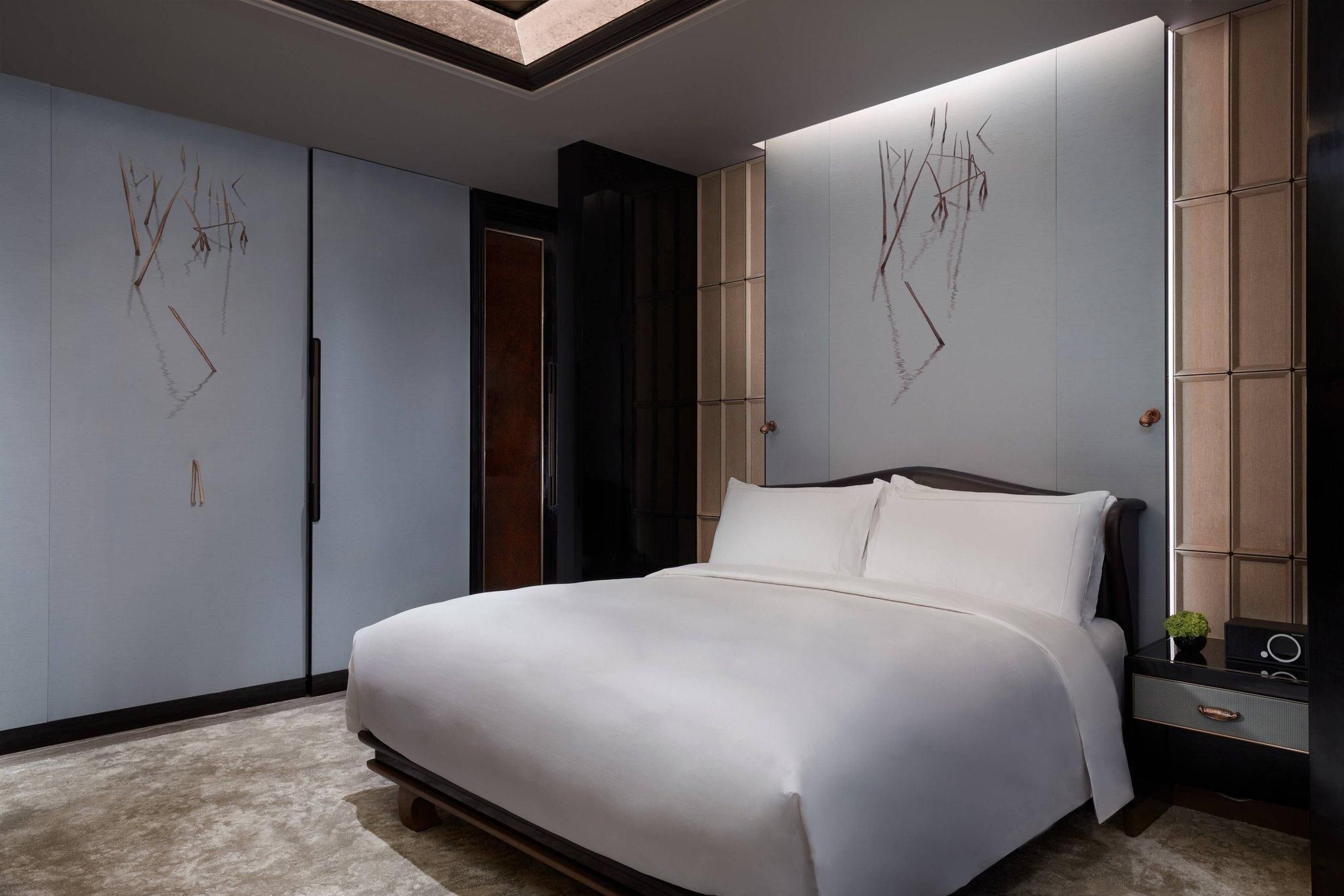 Carlton Suite, Club lounge access, Suite, 1 King, Skyline view