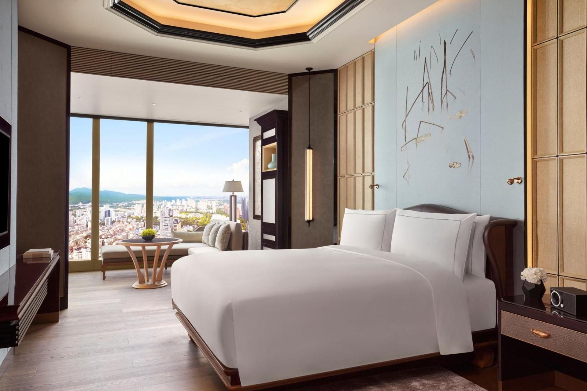 Club Deluxe King Mountain View
