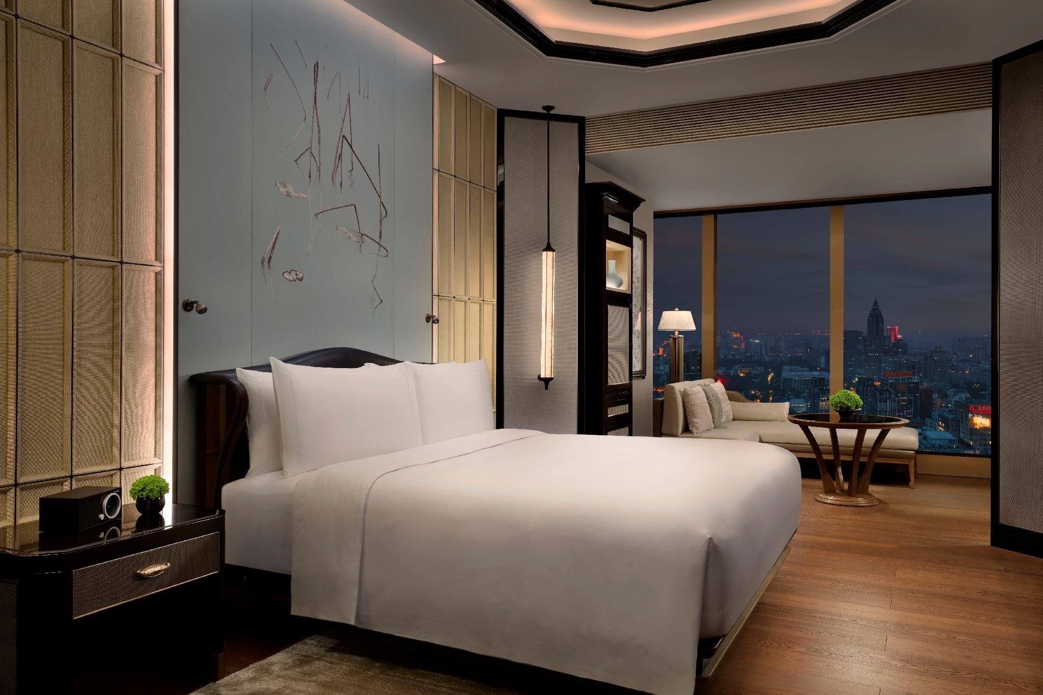 Deluxe King, Deluxe Guest room, 1 King, Skyline view