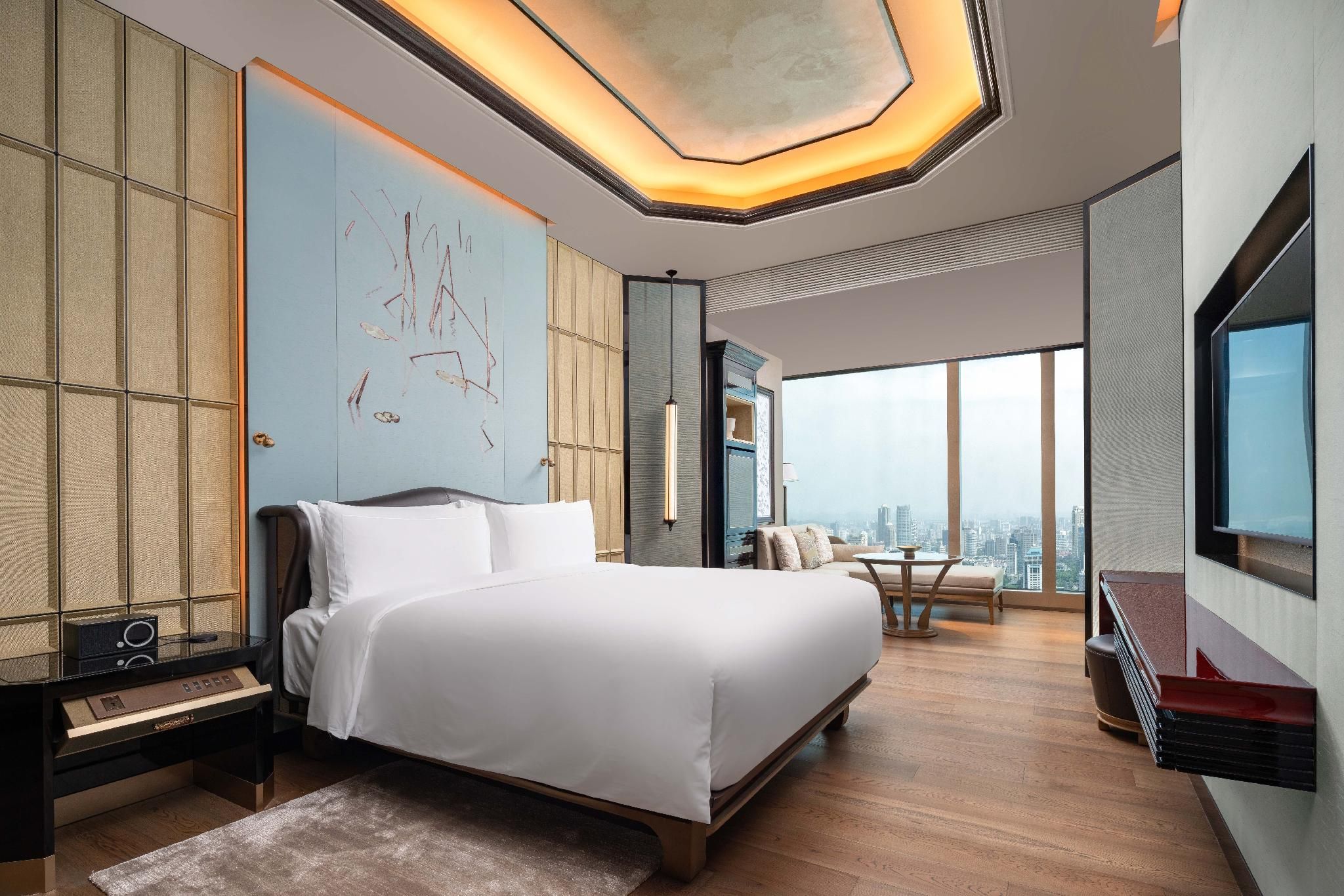 club lounge access, guest room, 1 king, skyline view