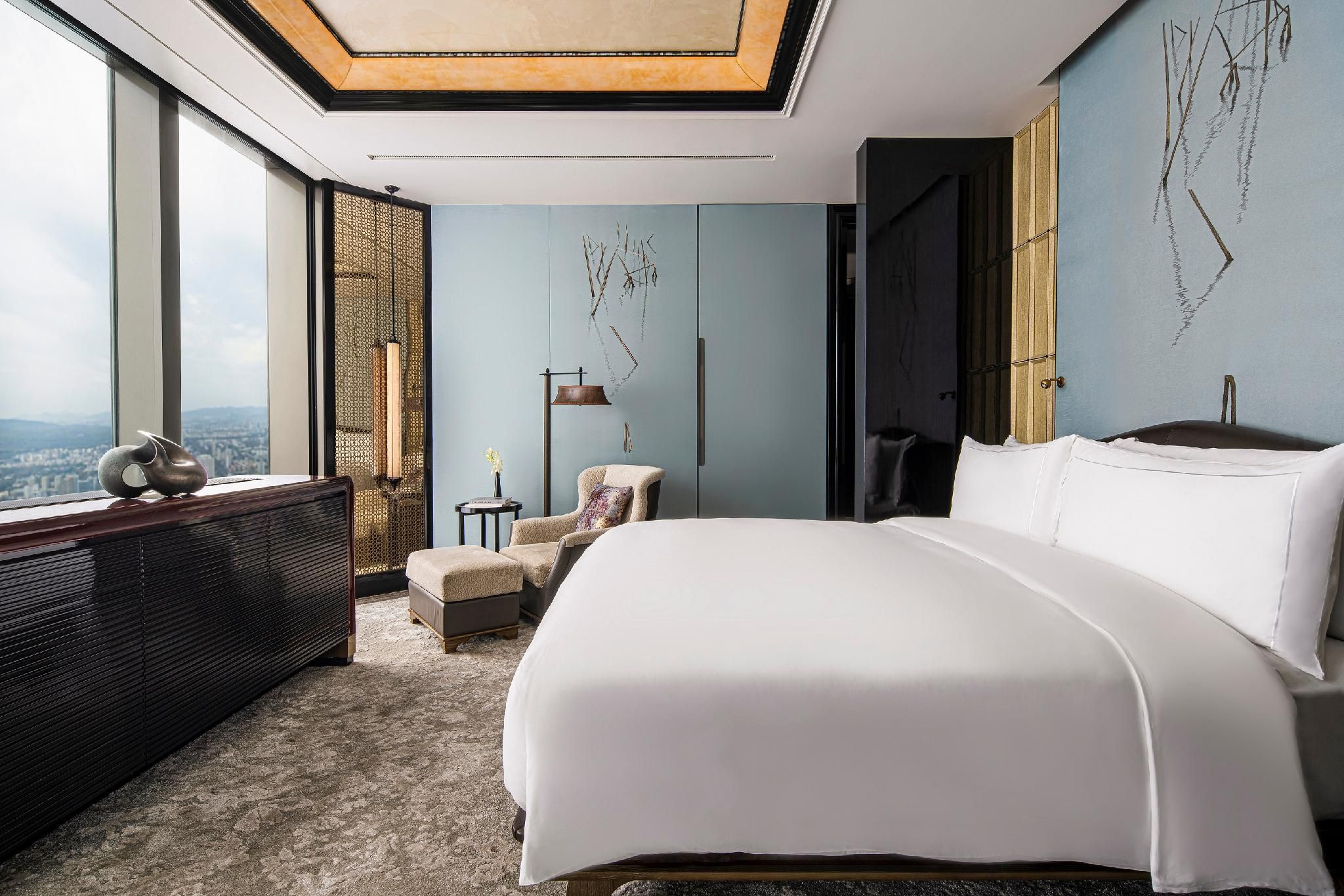 Carlton Suite, Club lounge access, Suite, 1 King, Skyline view