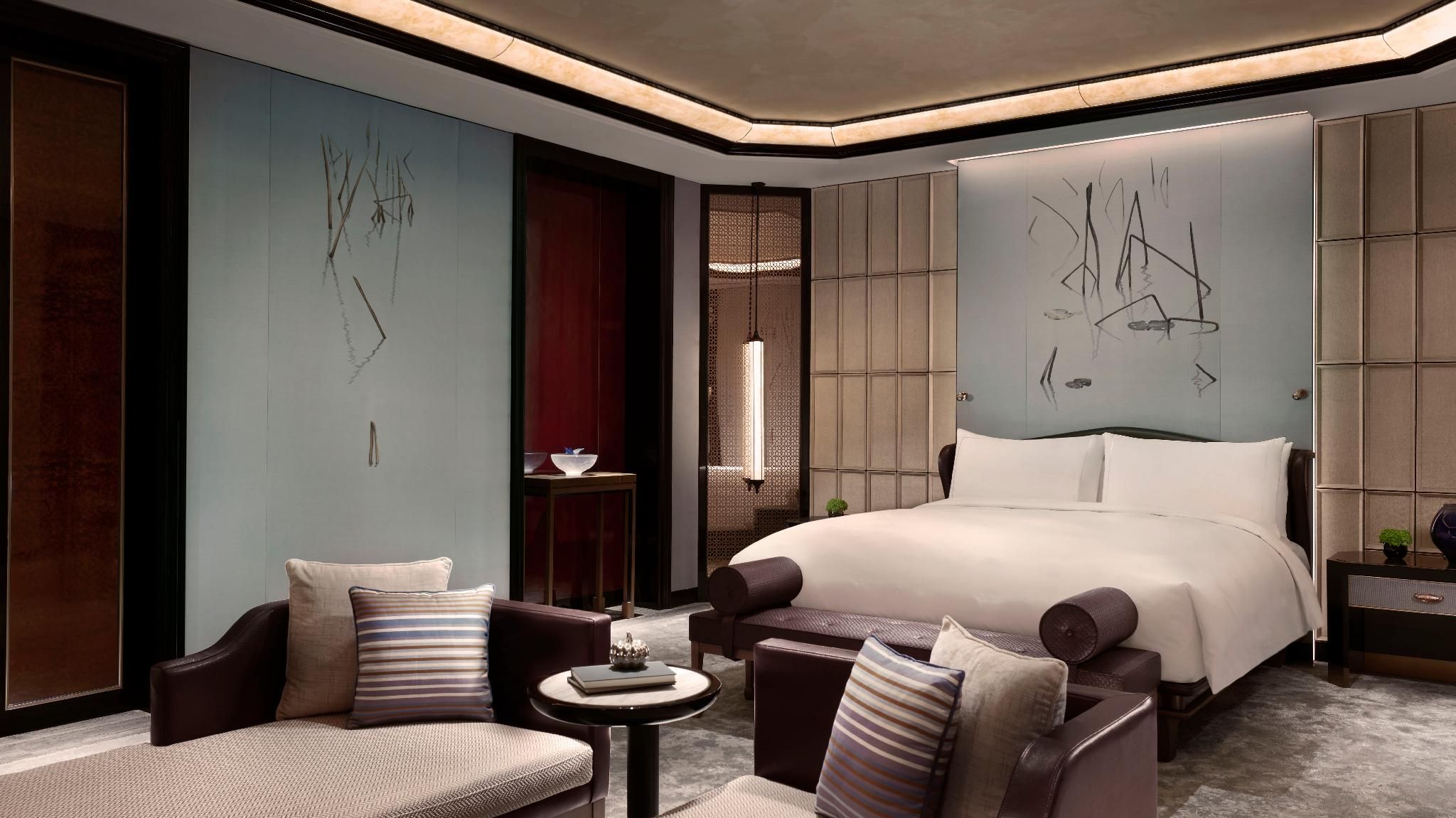 The Ritz-Carlton Suite, Club lounge access, 1 Bedroom Suite, 1 King, Skyline view, Top floor