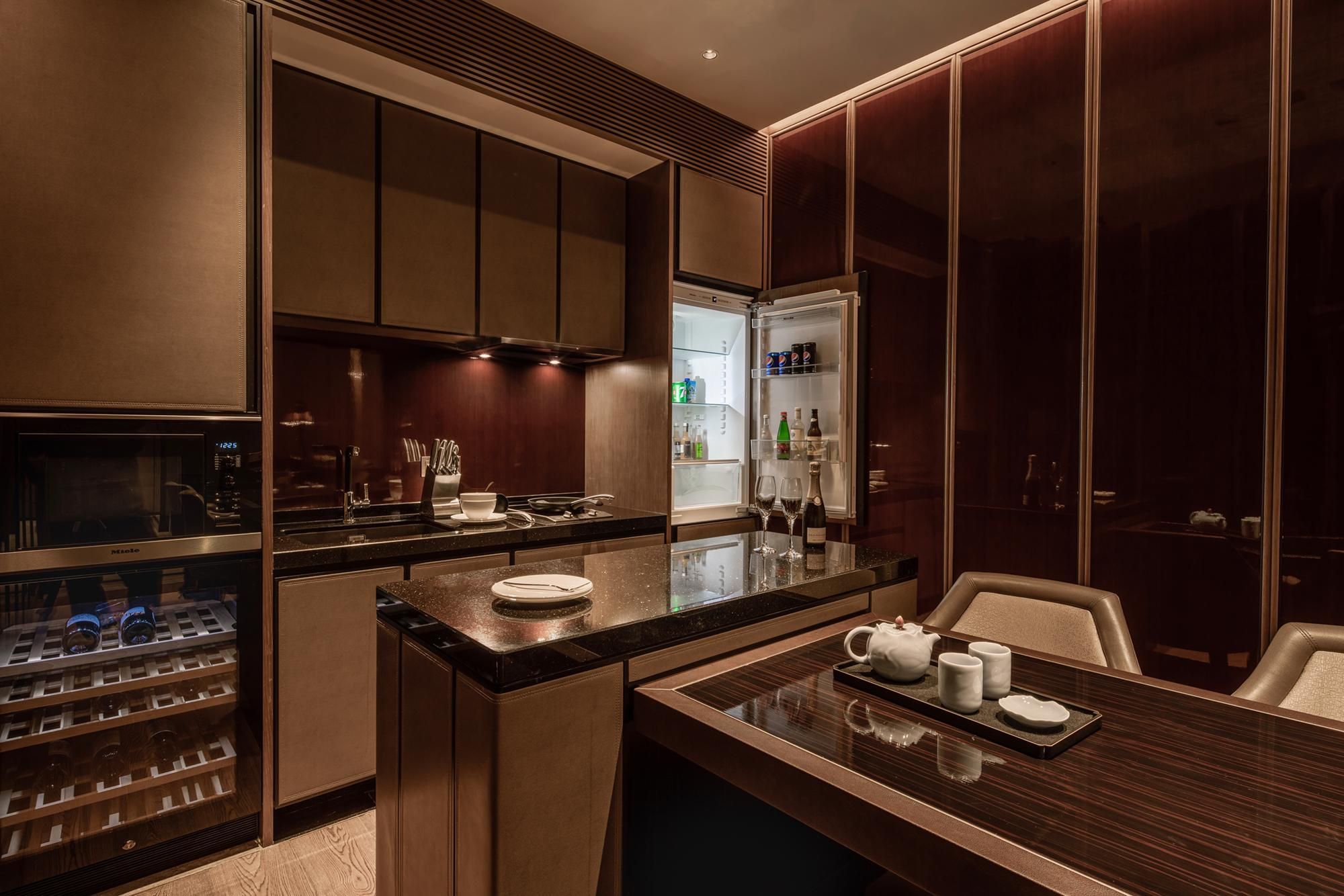 1 Bedroom Suite, 1 King, Skyline view
