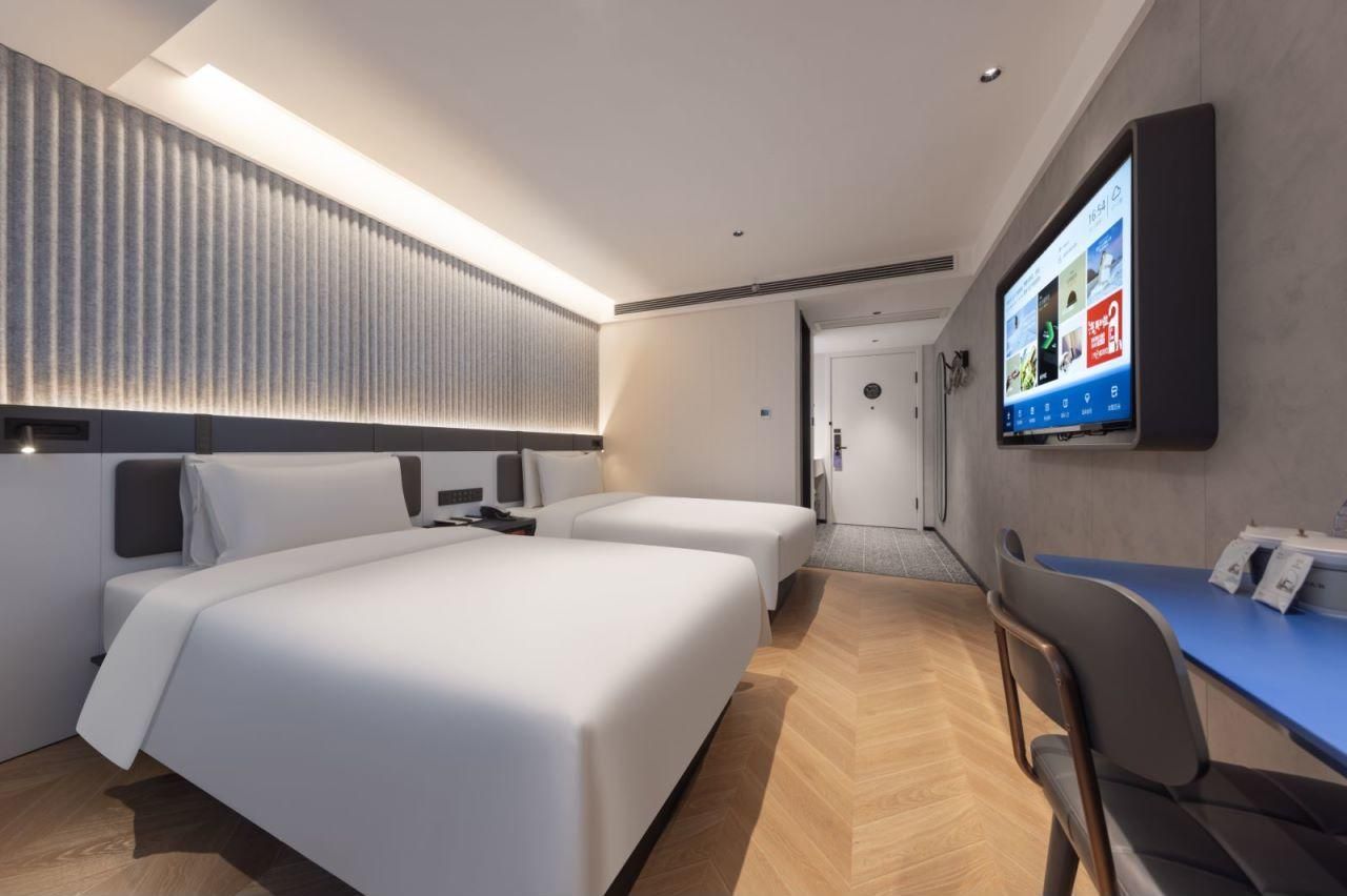 Standard Twin Bed Room