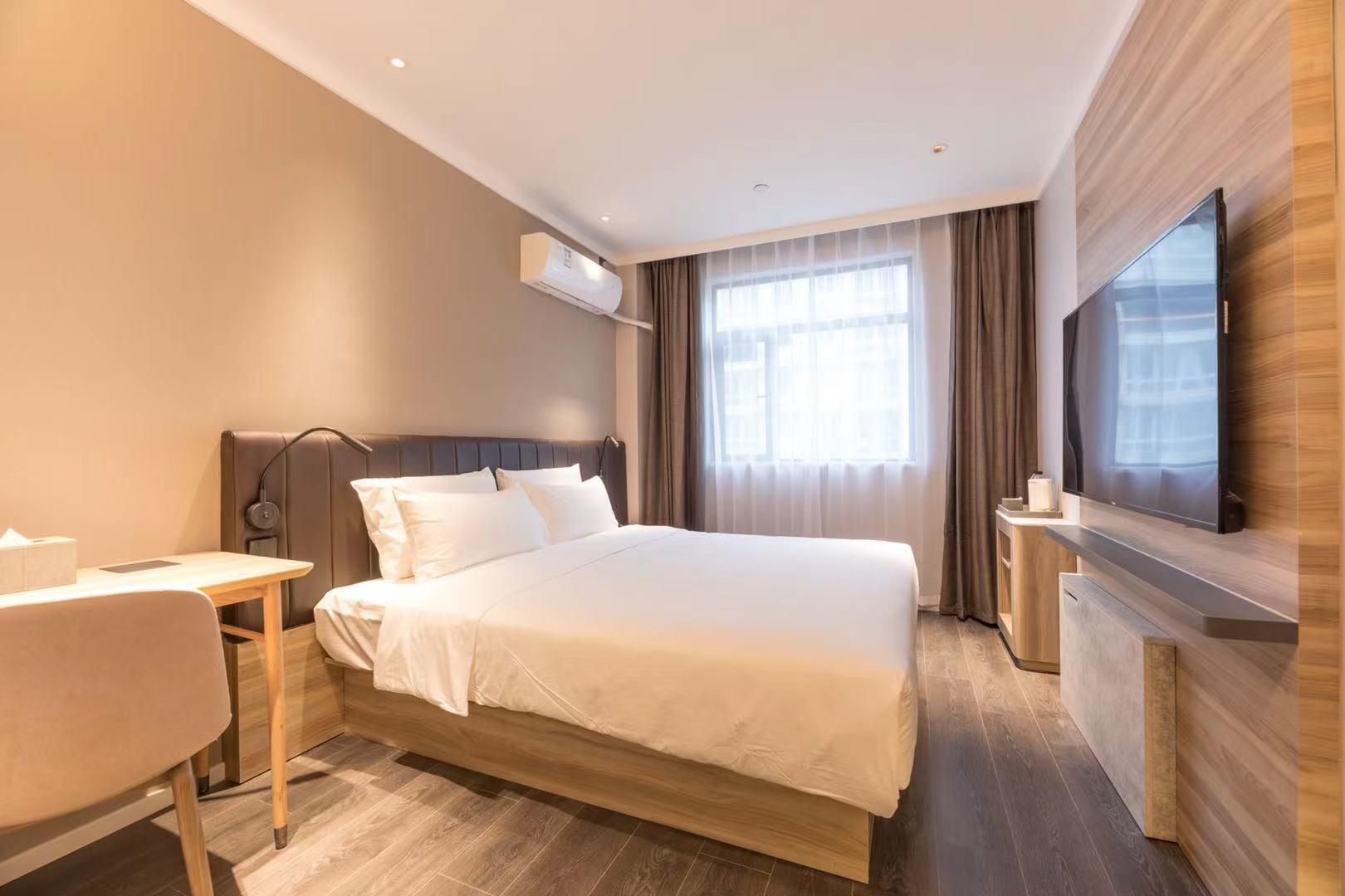 Huazhu - Room With Bed