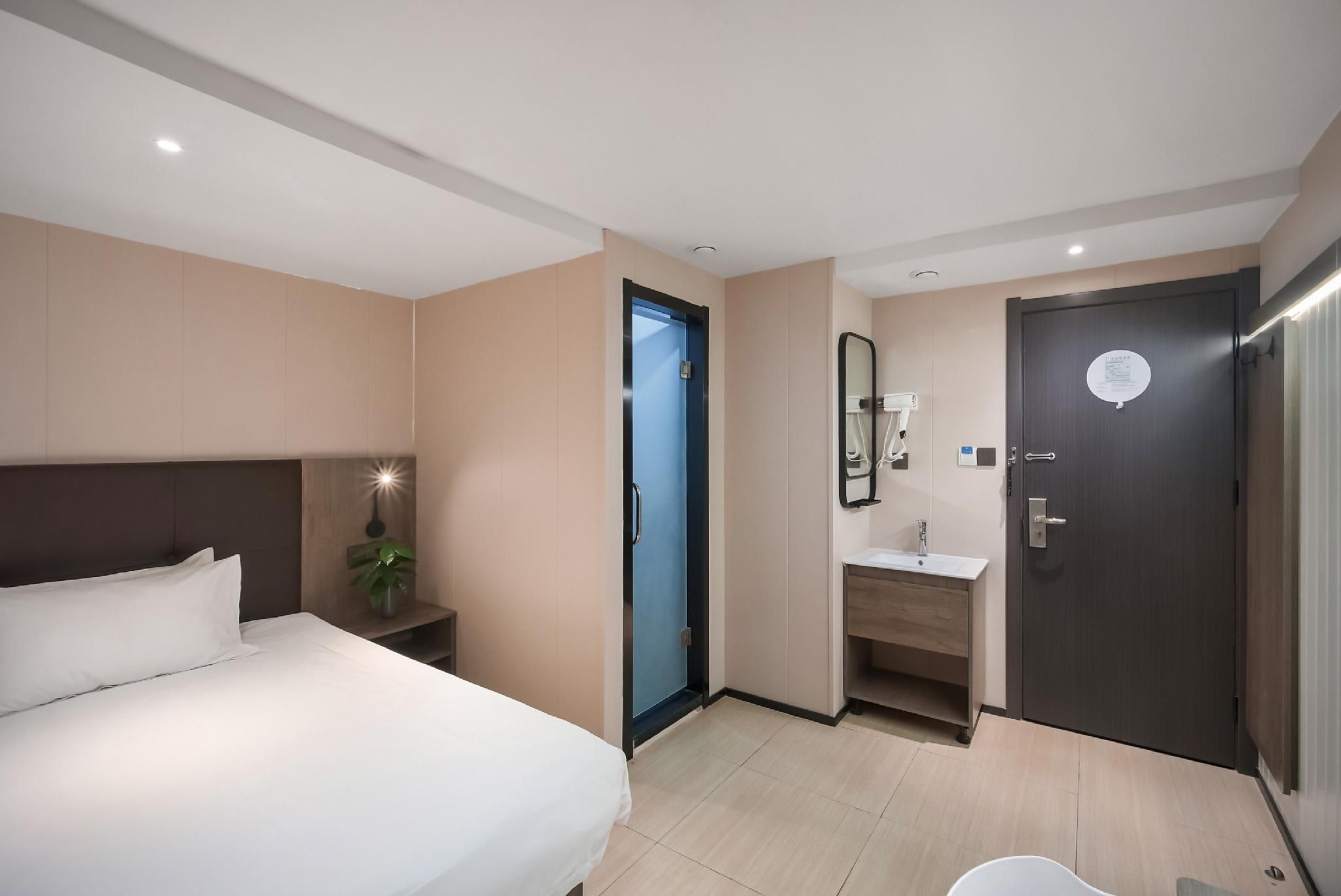 Queen Superior Room