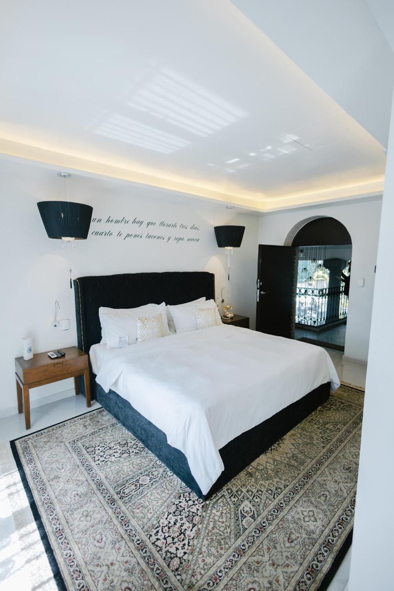 Master Suite, 1 King