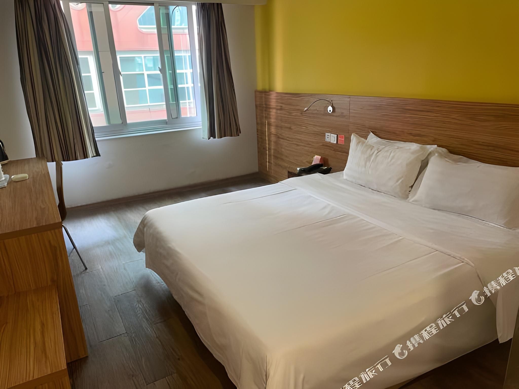 Economy Room